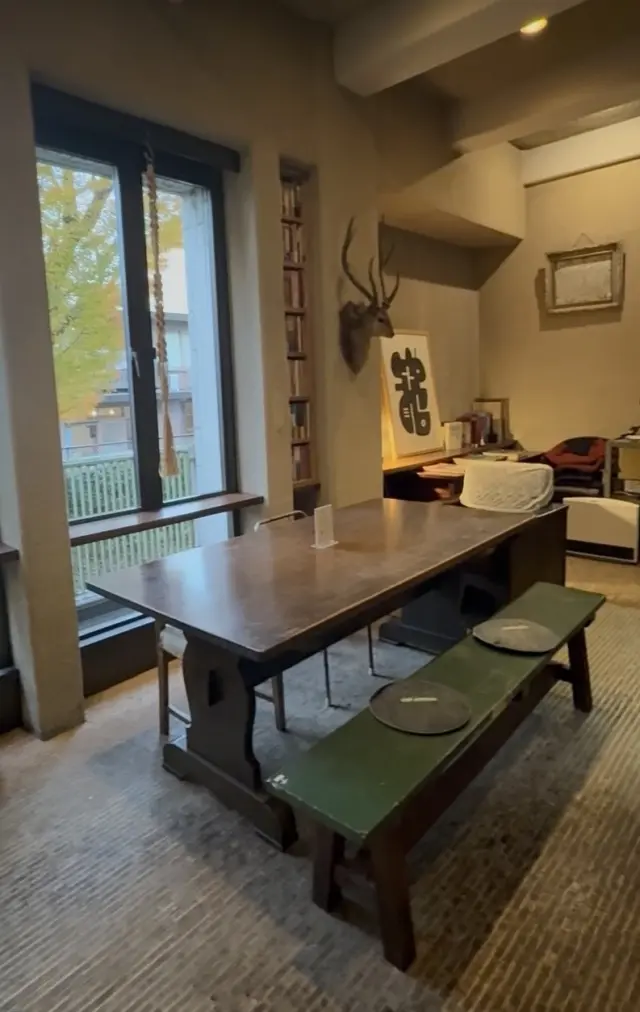 駒場公園の文壇カフェとイチョウ舞い散る銀杏並木_1_5