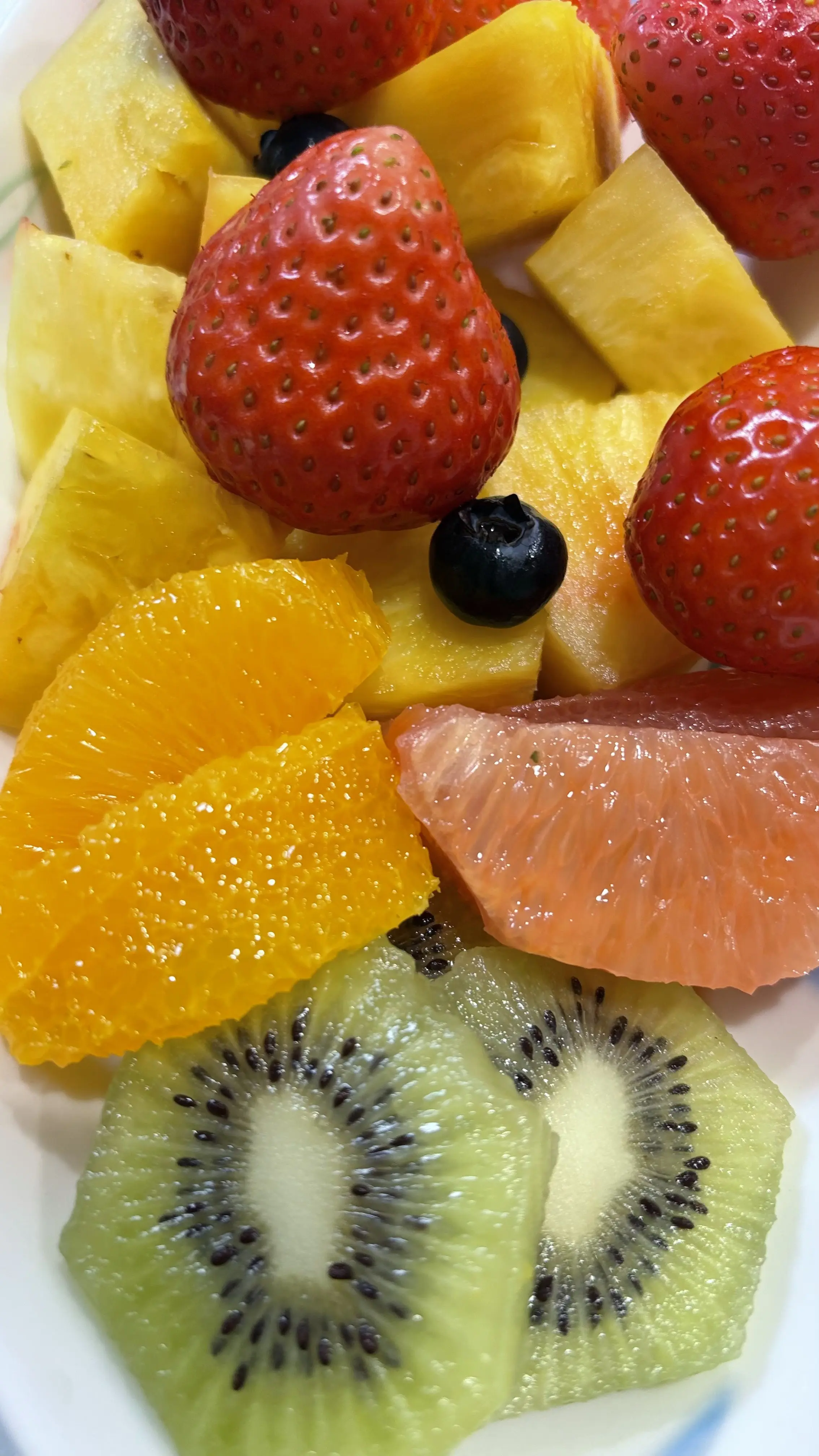 果物詰め合わせ　キウイ　イチゴ　オレンジ