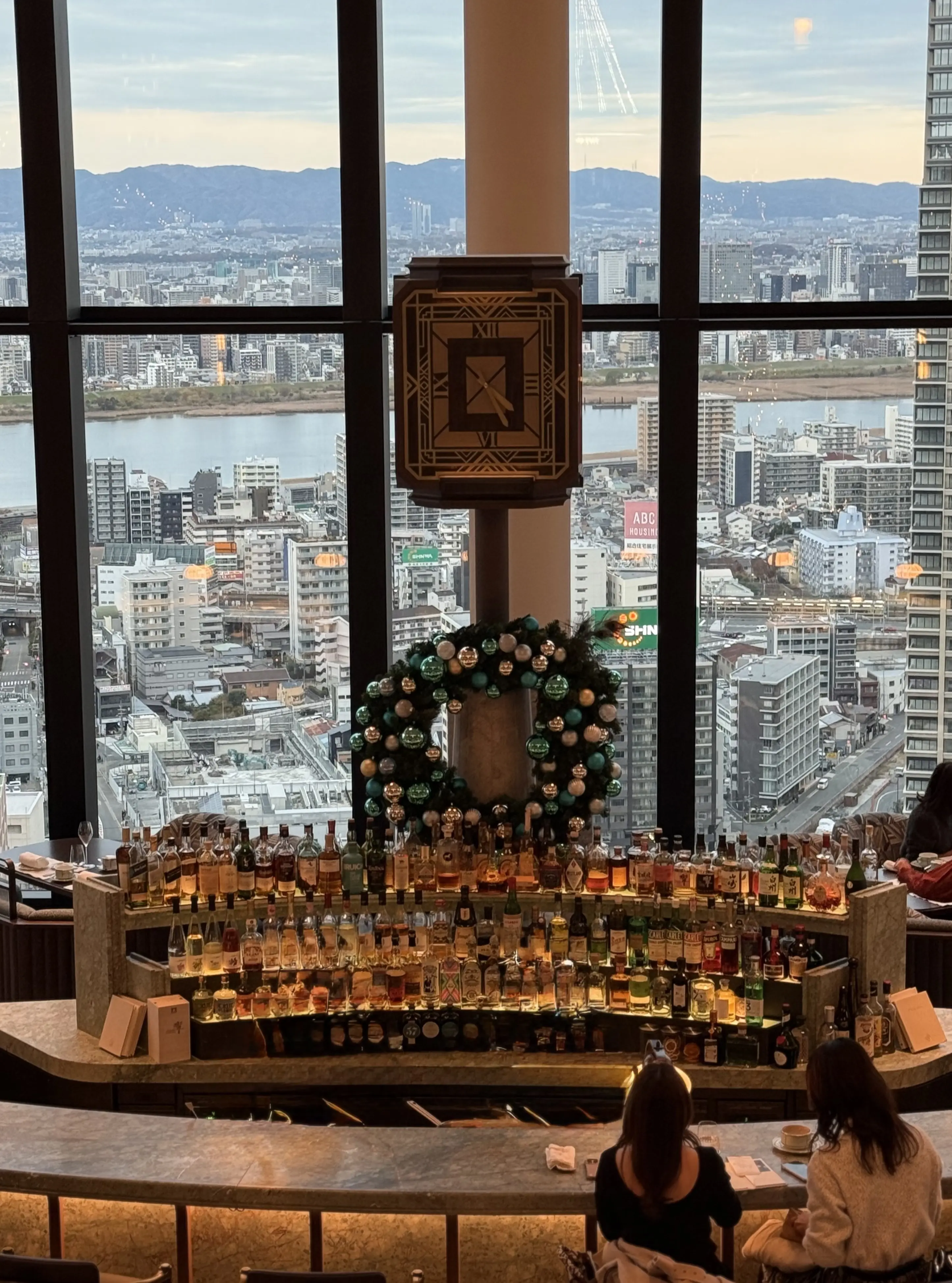 大阪　ウォルドーフ・アストリア大阪　ティファニーコラボ　クリスマス　クリスマスツリー　ピーコックアレー　ティファニー　ティファニーツリー　ティファニーブルー　クリスマスツリー　ZARA デニムワンピース　デニムミディワンピース　　