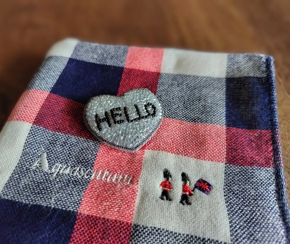 ビーズ刺繡ブローチ ハート