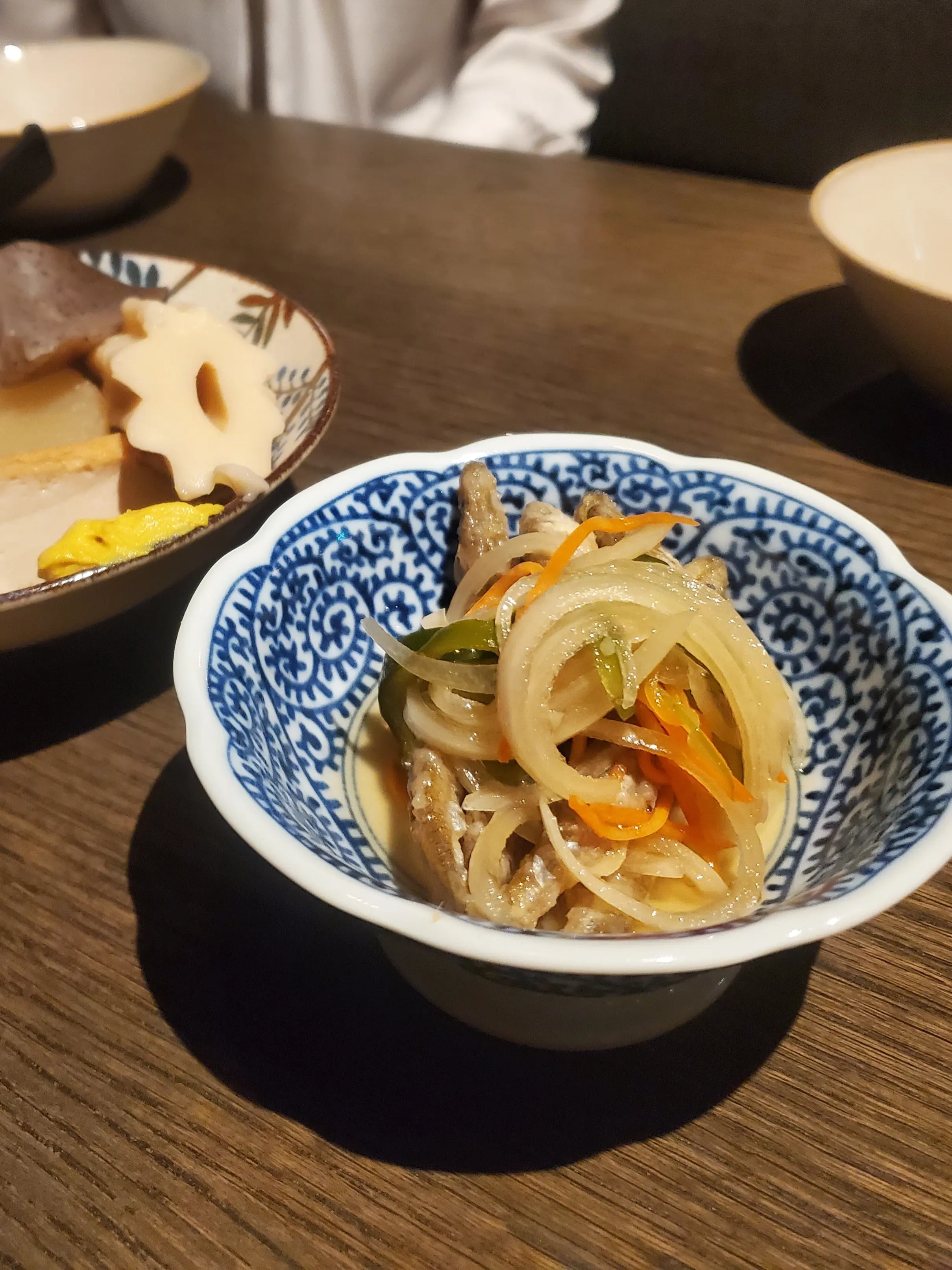 オフィスからの会食には、リラクシーでスタイル美なニットワンピースが心強い味方に_1_3-1