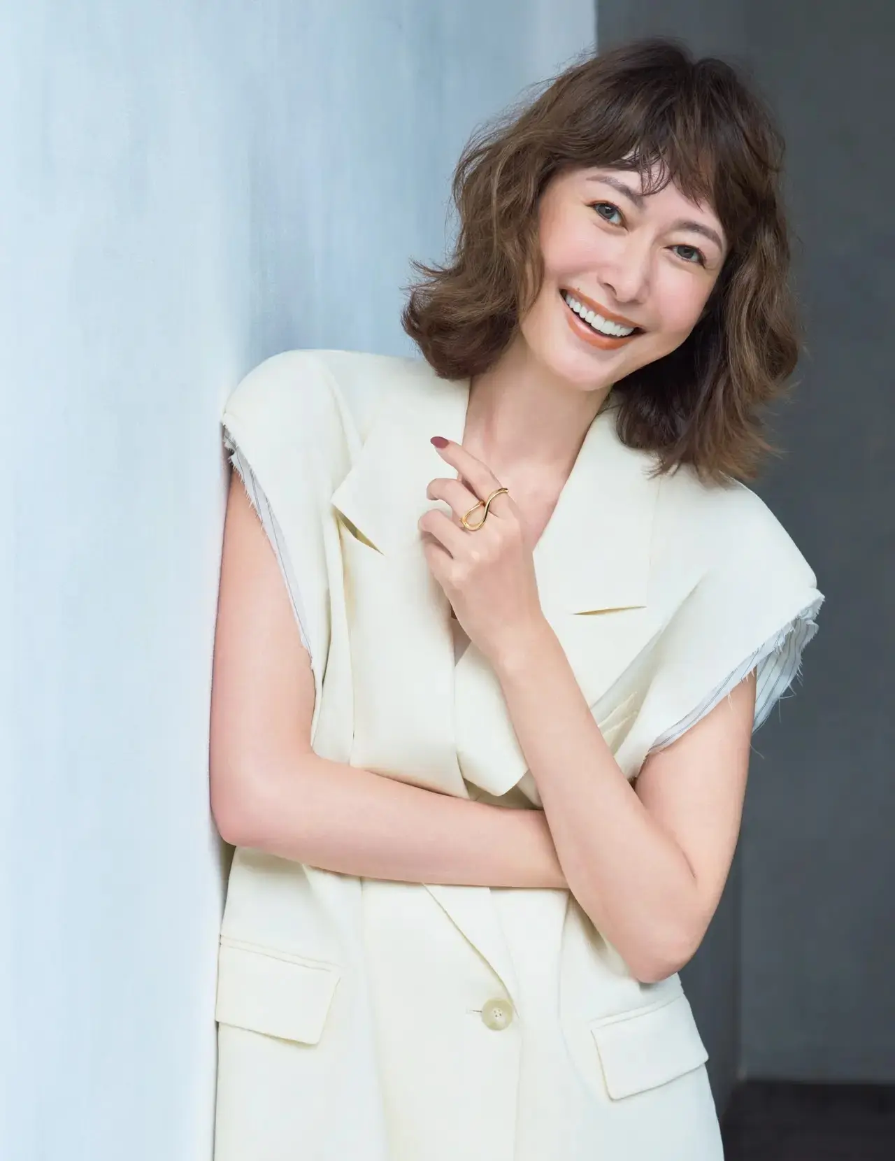 田丸麻紀さんも挑戦。白髪ぼかしも、美肌見えも、ツヤ出しもかなう“ちょっと明るめ”ヘアカラー