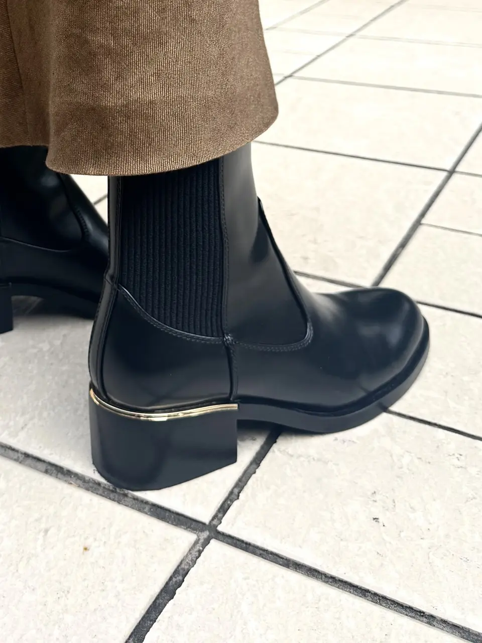 ZARA ヒールショートブーツ 02