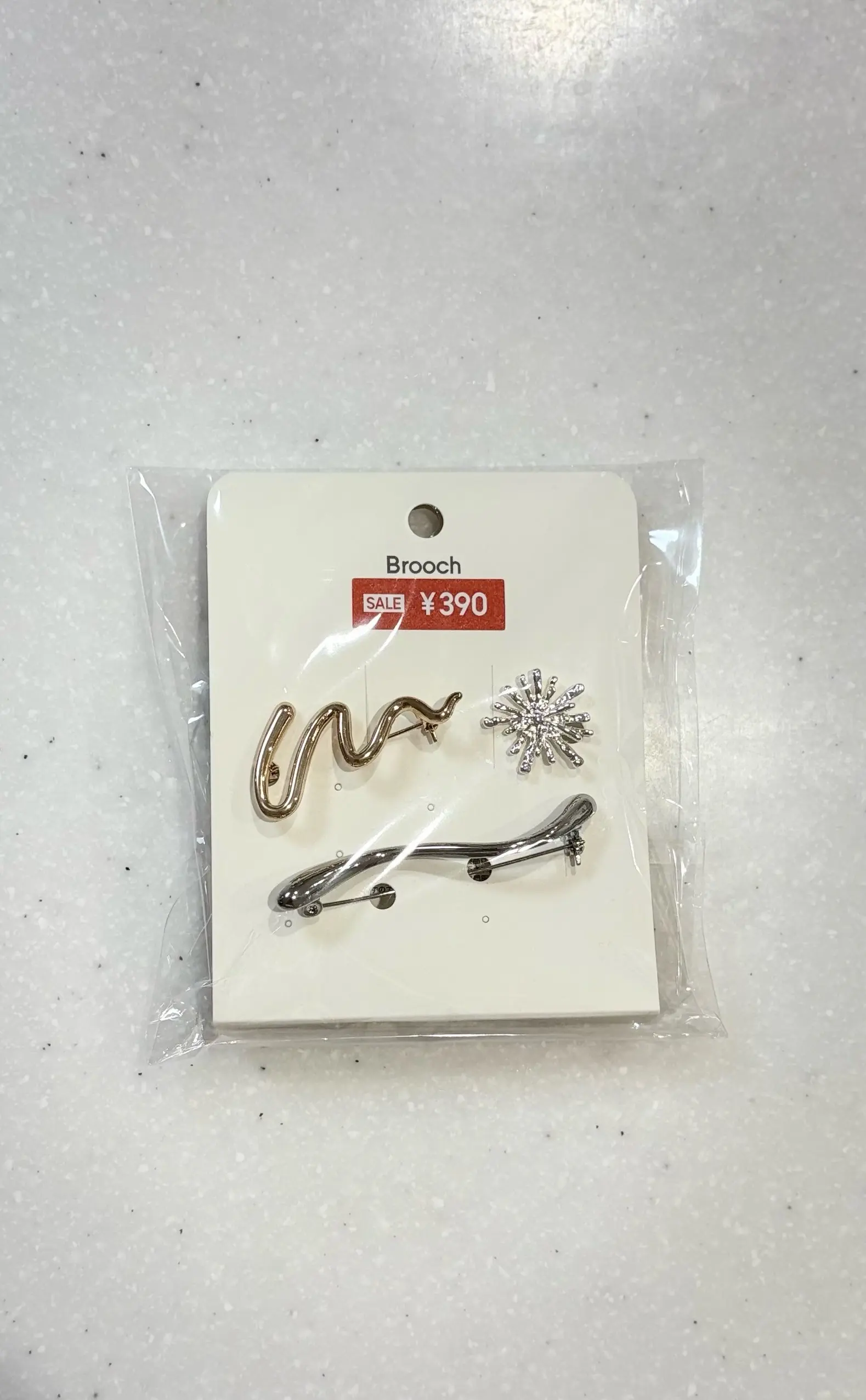 ジーユー　ジーユー購入品　ブローチコーデ　ブローチ　三点セット　シルバー　値下げ