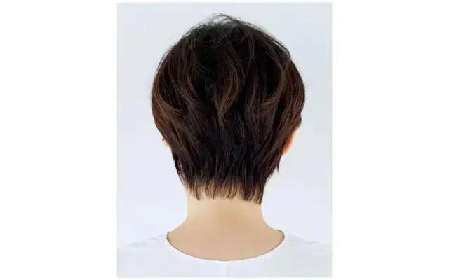 前髪の下ろし方がこなれて見える