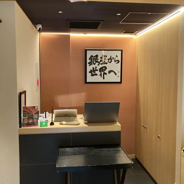 大人気寿司店の個室カウンター_1_2