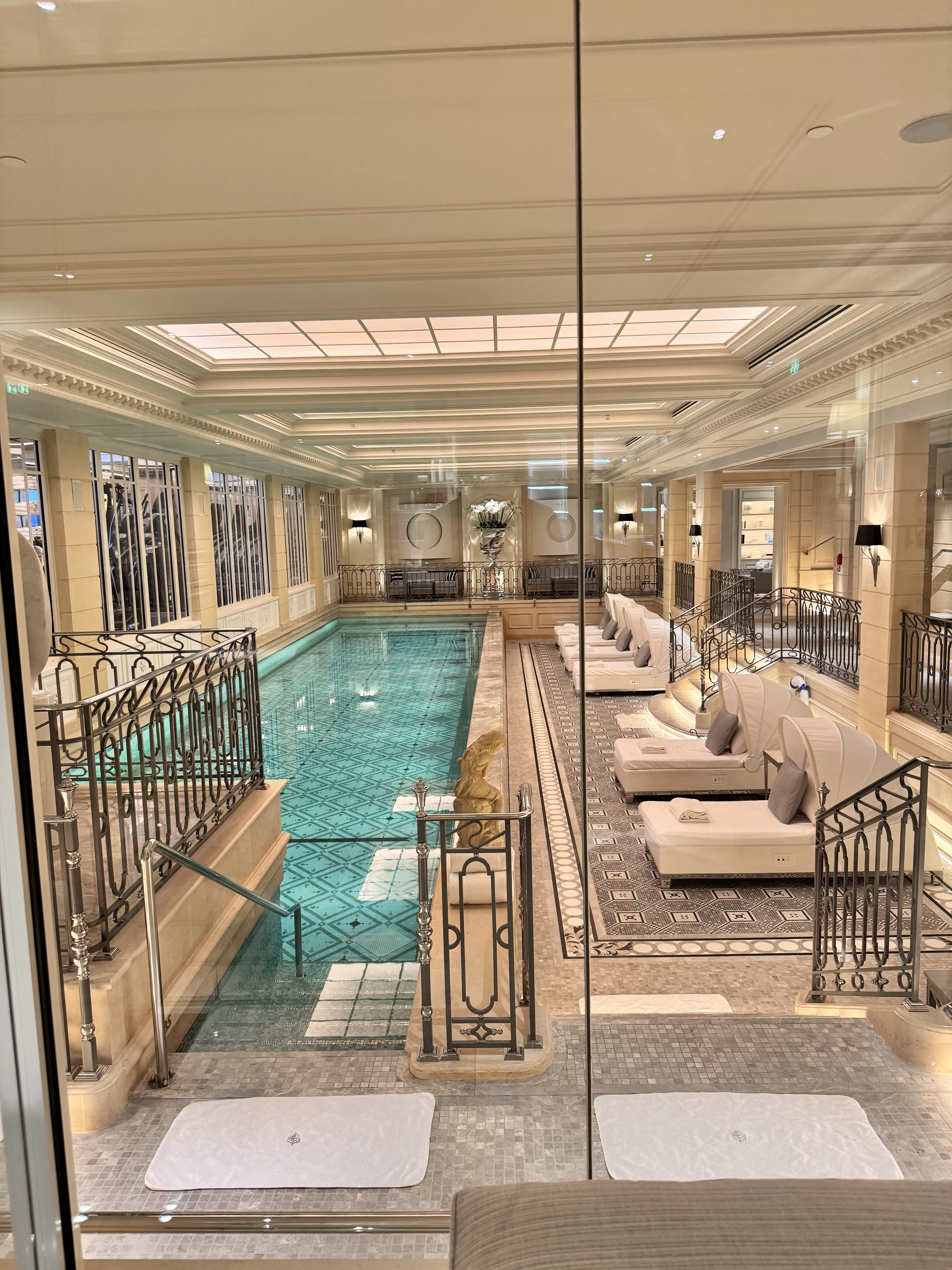 50代が海外旅に泊まりたいフランスパリのラグジャリーホテルと上品コーデ♡_1_15-2