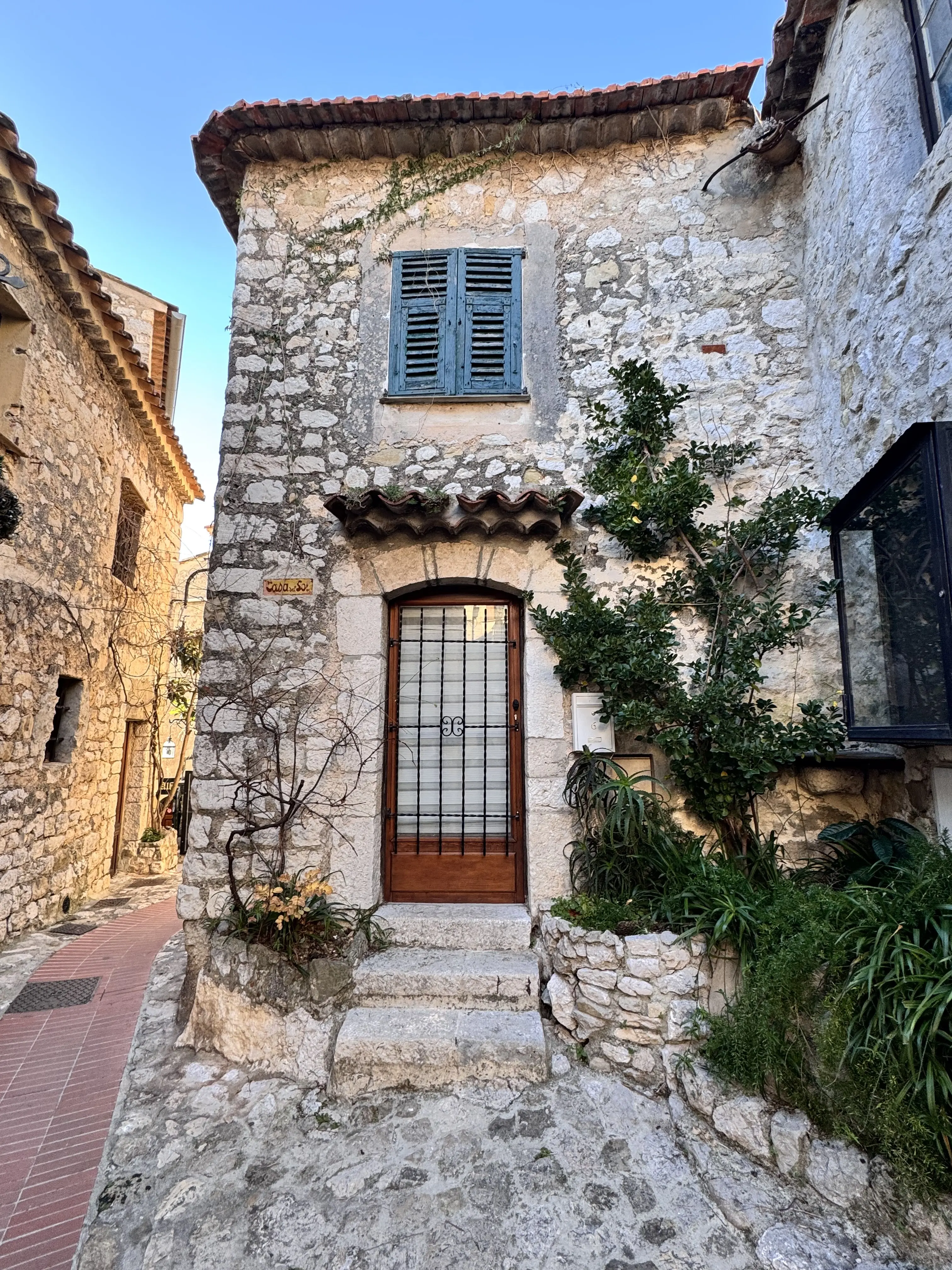 動きやすさと上品さを叶える旅先ランチコーデ🇫🇷話題のフランスエズ村へ_1_2