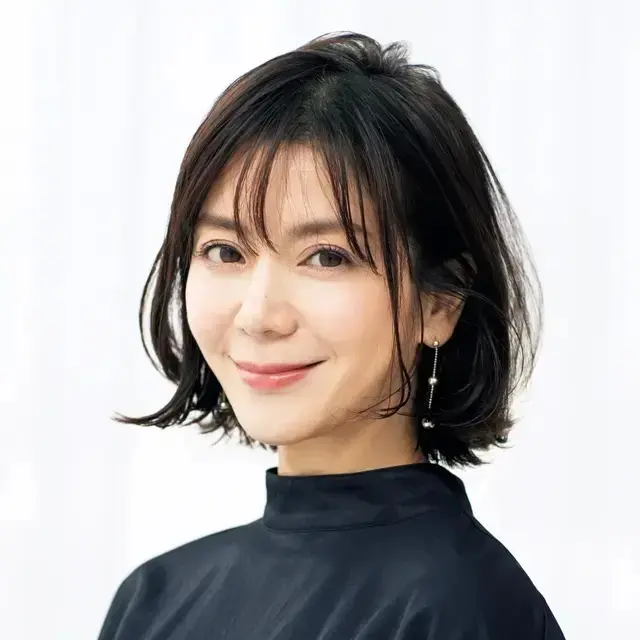 分け目をあいまいにして髪の動きを出すから根元白髪も目立たない