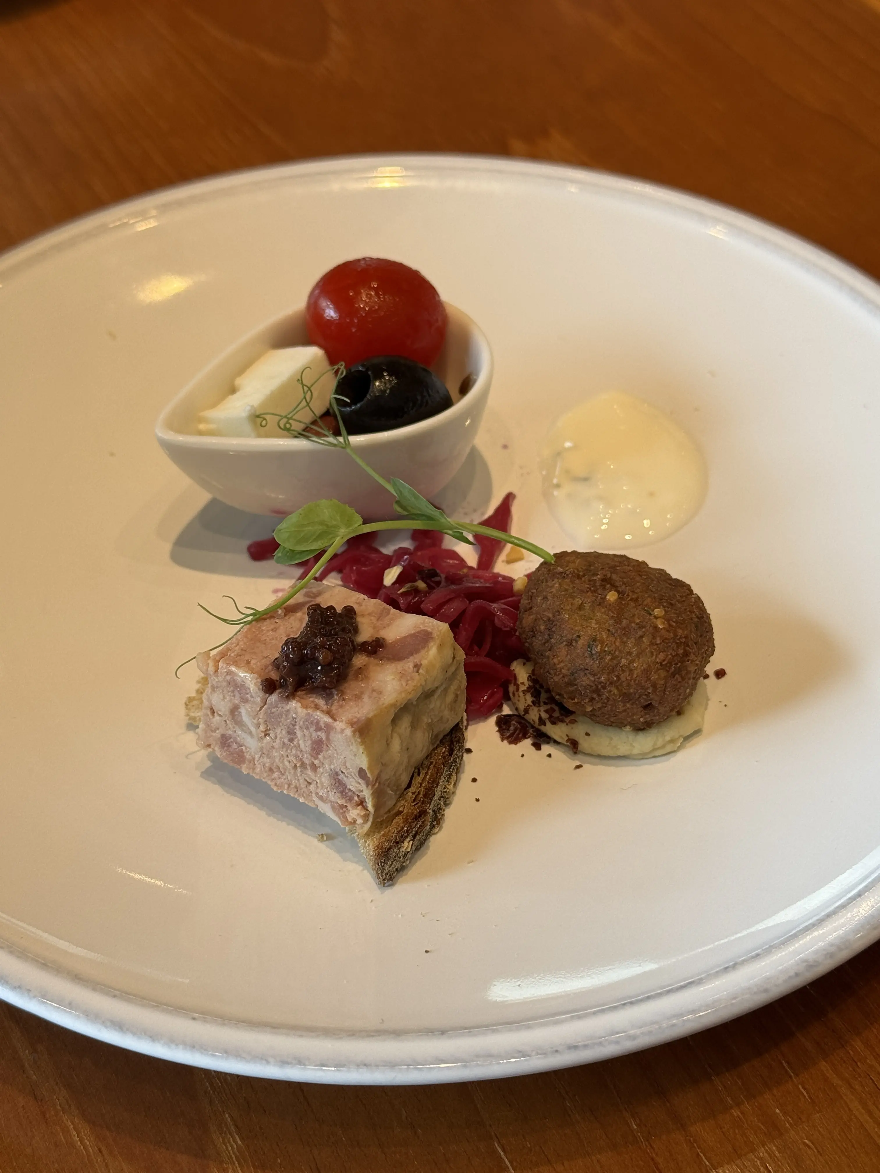 Q CAFE by Royal Garden Cafe