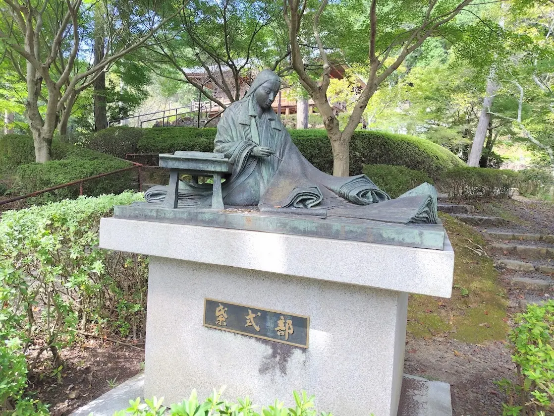 紫式部像
