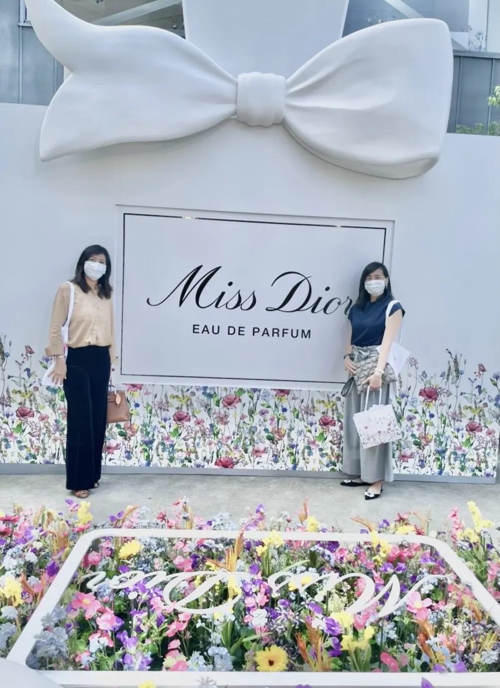 濃ベージュシャツで 華組の豊田真由美ちゃんとMiss Dior Exhibitionへ。_1_6