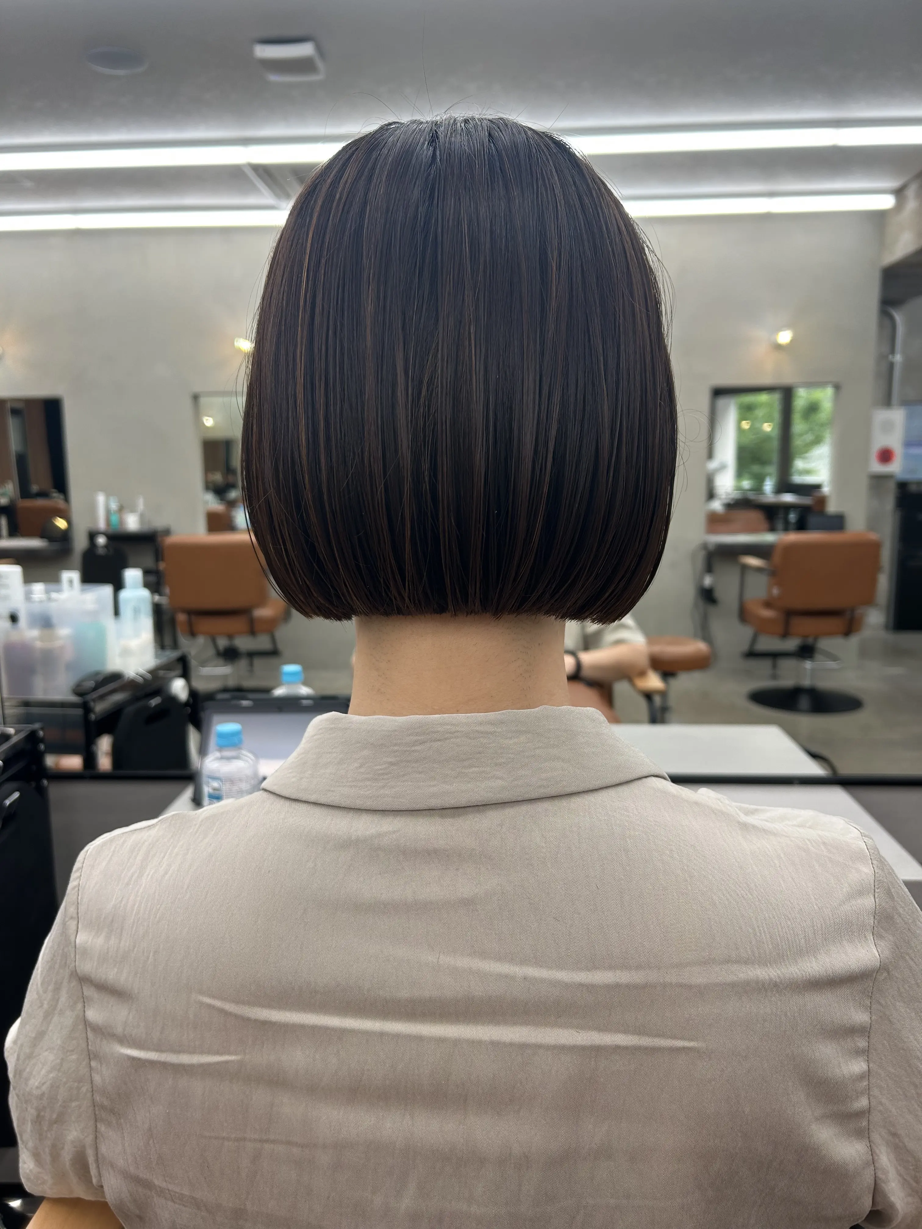 髪質を活かしてショートボブに。首元スッキリで体感気温マイナス3度下がった気分_1_2