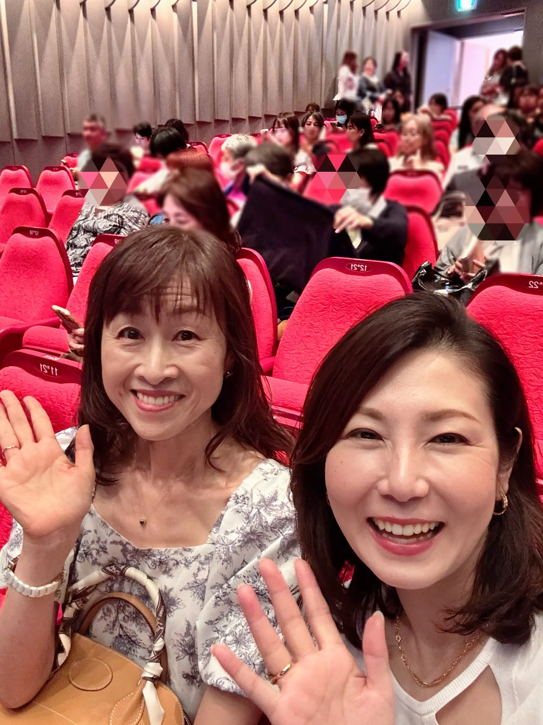 宝塚星組・話題のトップスター退団公演をホワイトコーデで観劇_1_6