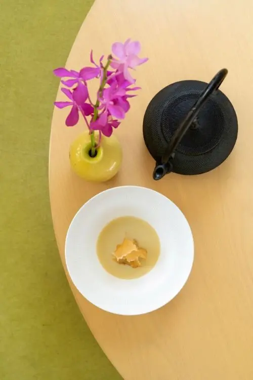 秋茄子のスープ （￥1,800）も自慢の人気メニュー。