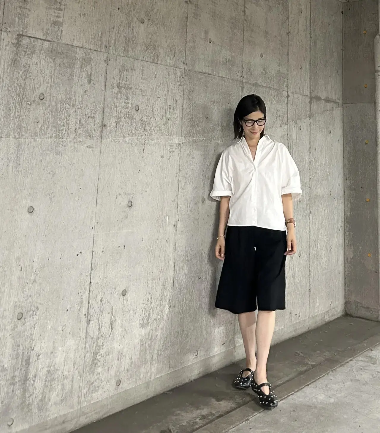 【おしゃれな50代のZARAコーデ】この夏は小物を取り入れた”モノトーンコーデ”が人気！_1_8