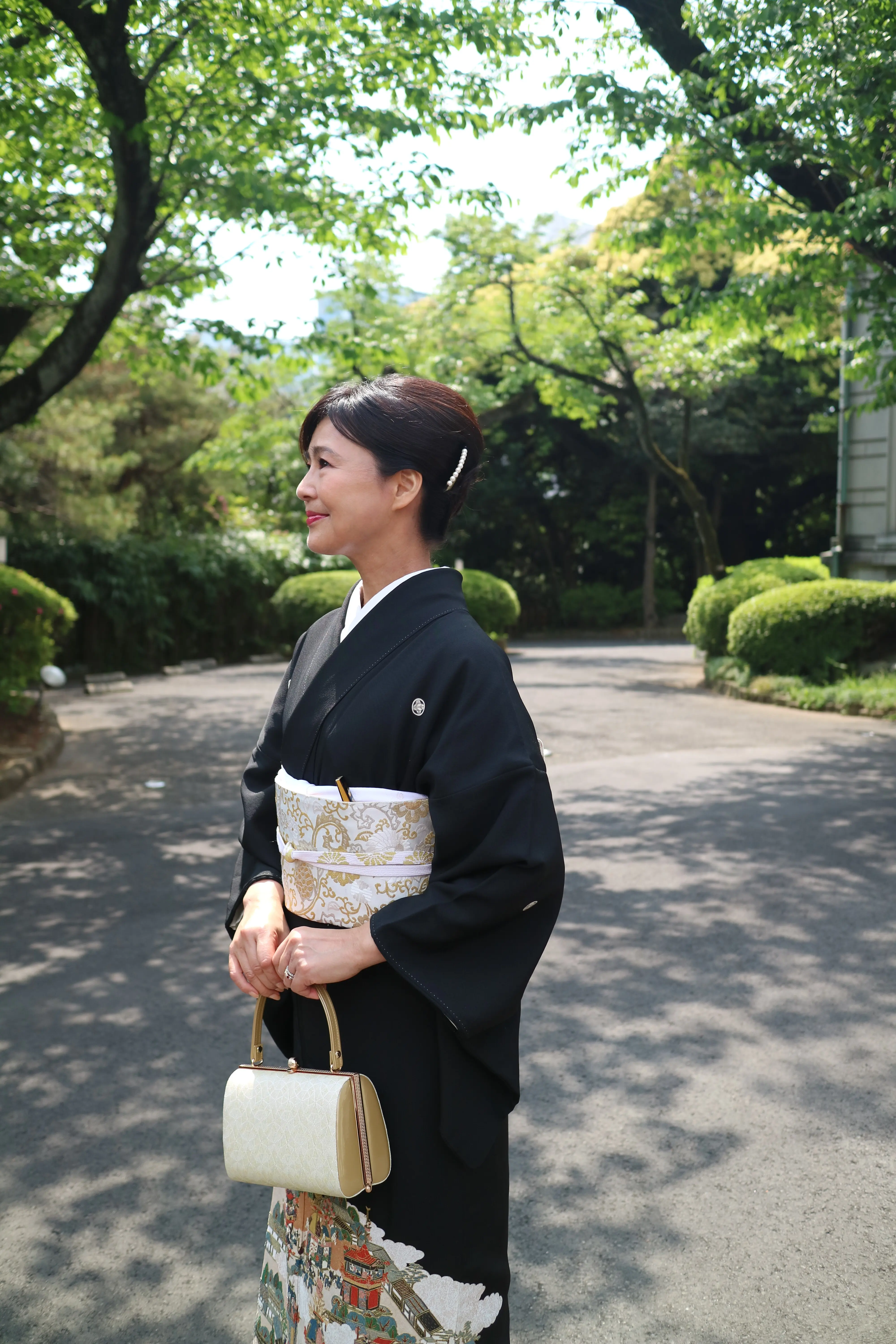 着物、黒留袖、結婚式、結婚式母の服、結婚式母の服装、、結婚式服装、母、お正月、ご挨拶、着物バッグ、晴れの日、快晴、晴れ、草履、帯、結婚式帯、結婚式母の帯、足袋、紋付、紋付き、着物ゴールドバッグ、着物結婚式バッグ、ゴールドバッグ、シャンパンゴールドバッグ、シャンパンゴールド、母の黒留袖