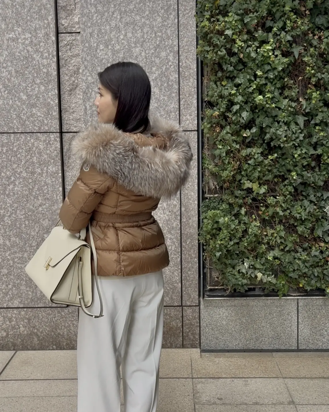 【UNIQLO】名品タックワイドパンツで更新する「冬の白」。品格漂う大人の着回し２選_1_7-2