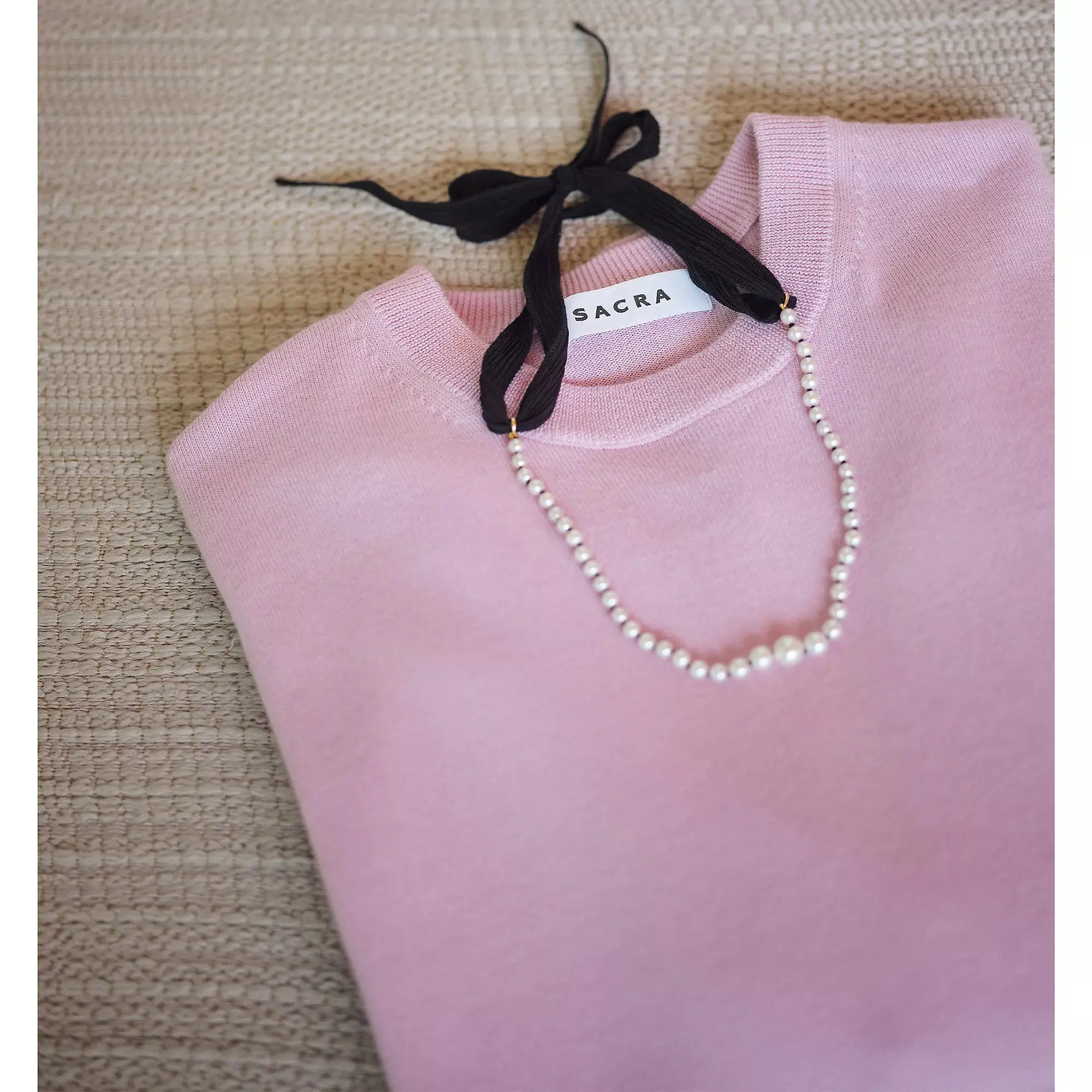 幸せな冬時間はお気に入りの一枚から！心地よく華やかな「エブリデイニット」_1_10