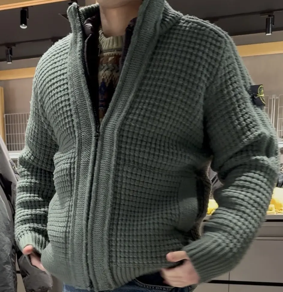 赤をポイントに、品よく。ドライブの日の大人のムートンコート着回し【３日目】_1_6