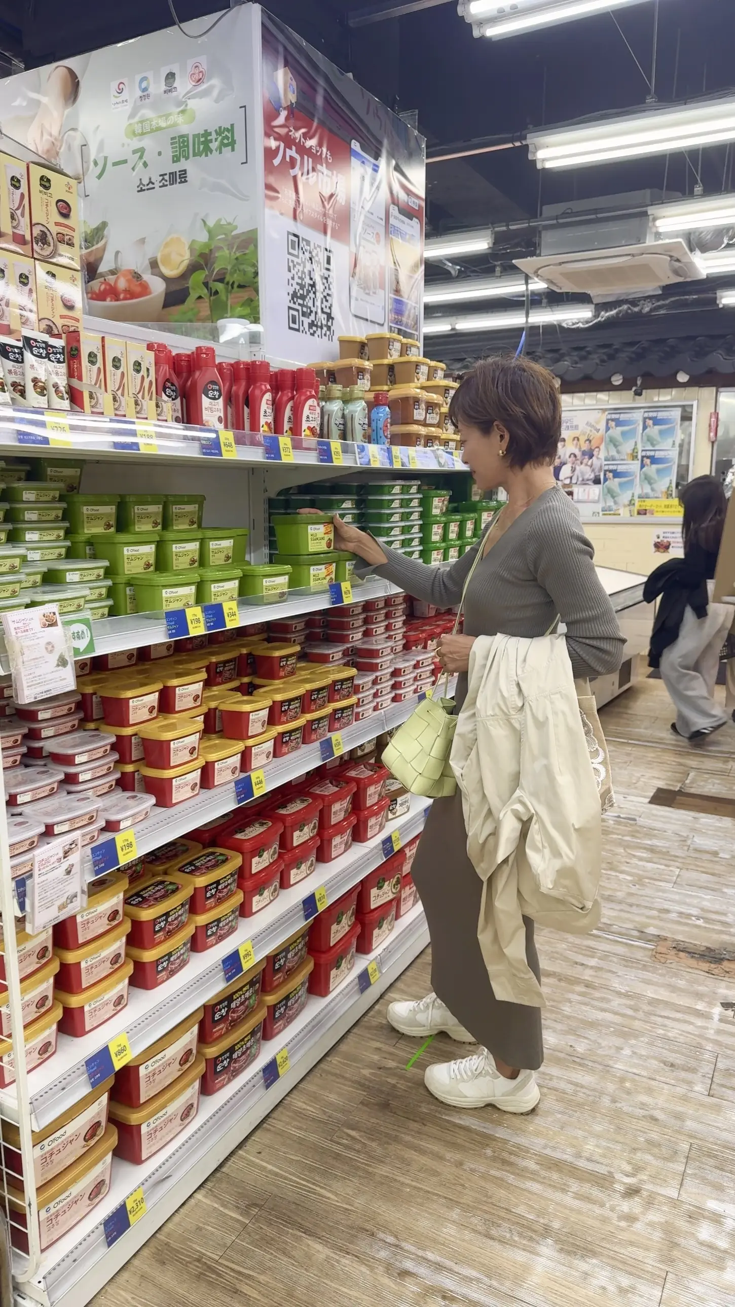 コーデの主役は春色バッグ！スカートとパンツで魅せる2wayお出かけスタイル_1_7
