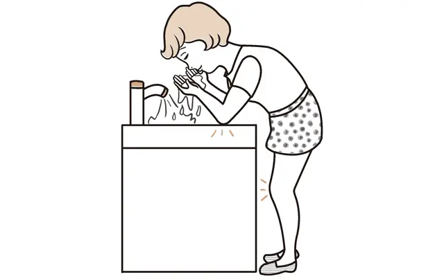 顔を洗うときには、 膝を曲げて、肘をつく！