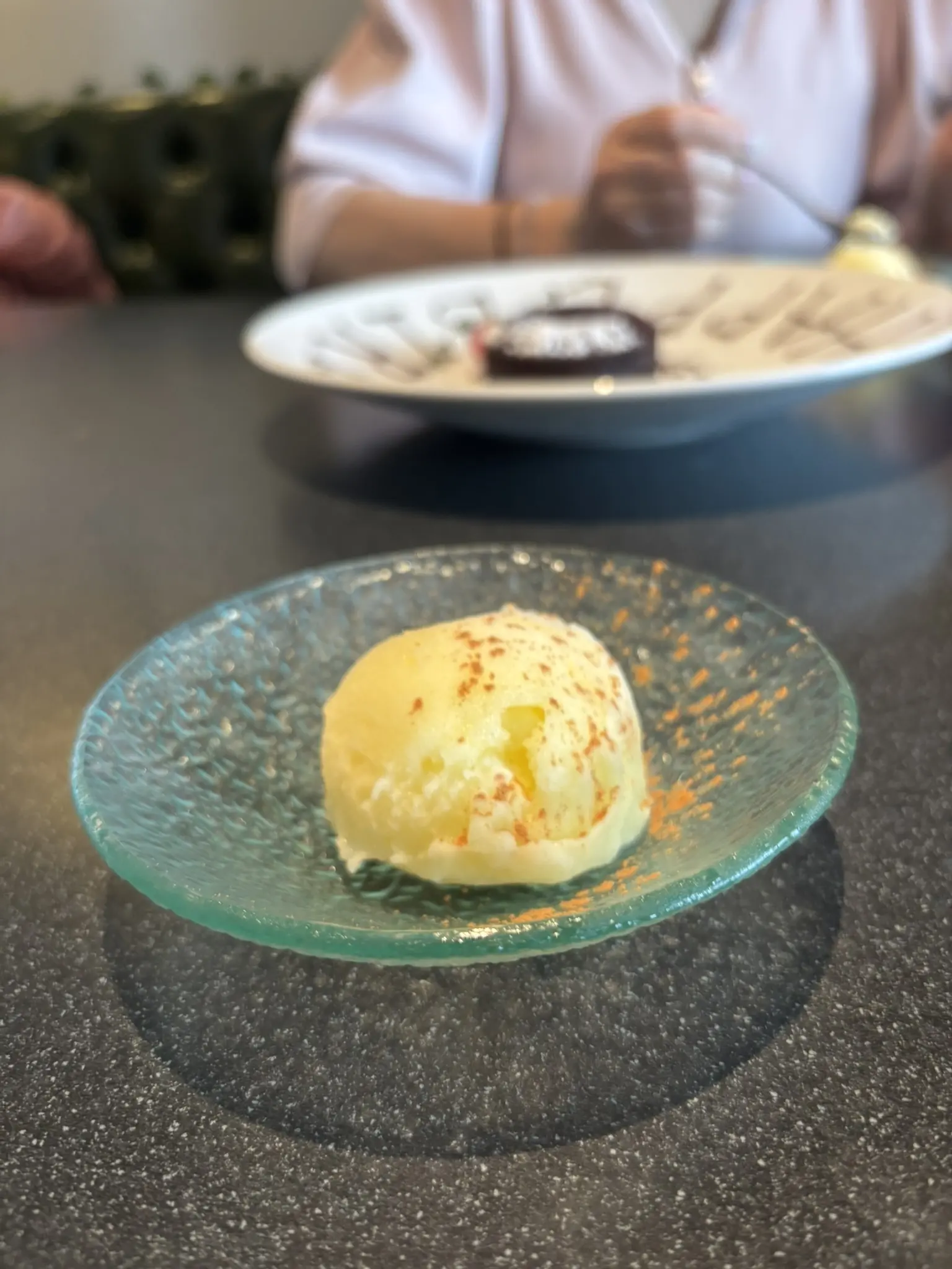 シンプルコーデには光沢をプラス_1_8