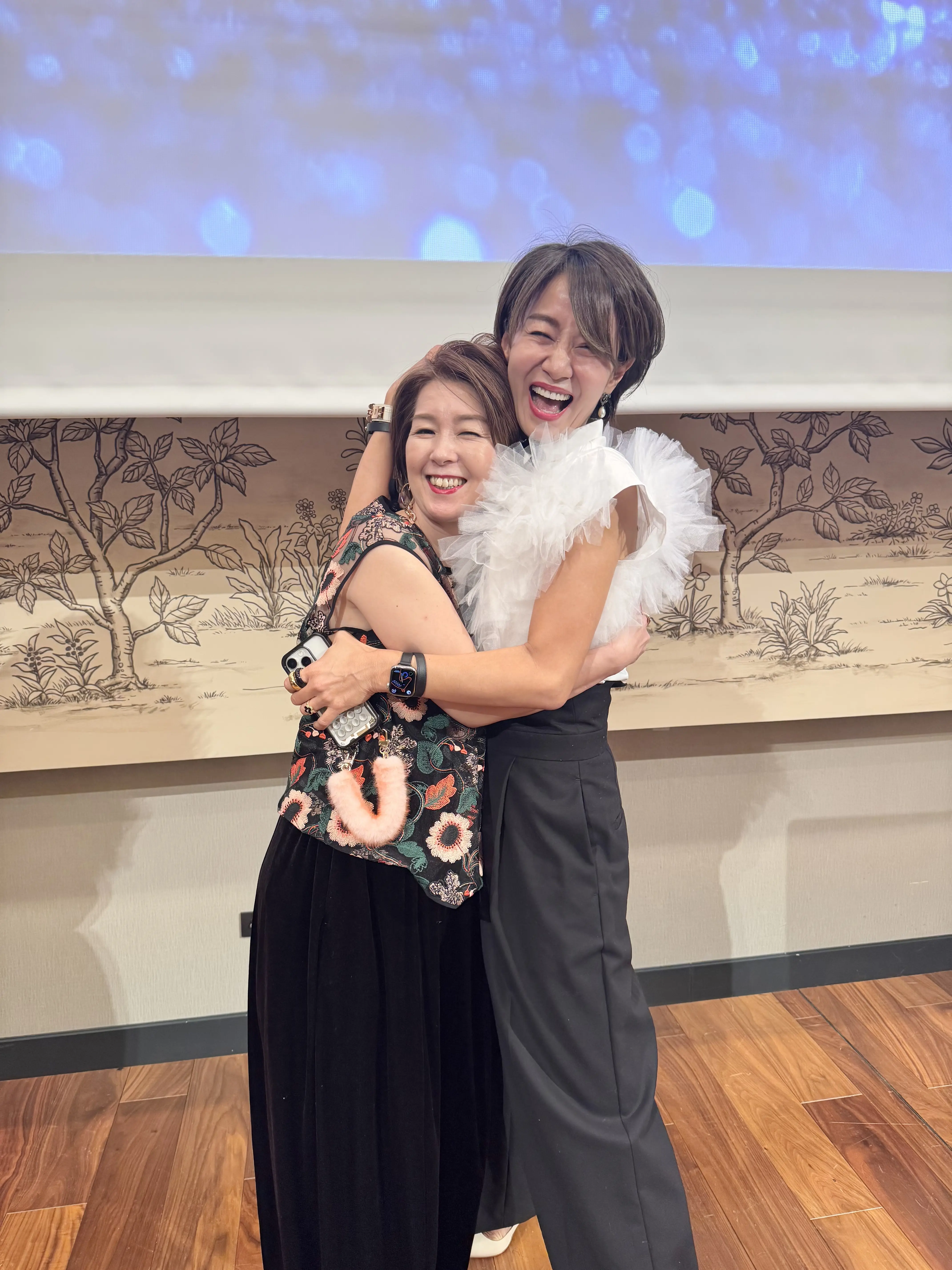 黒×刺繍ブラウスで éclat主催のパーティ「ソワレ・ドゥ・エクラ」へ_1_11-2