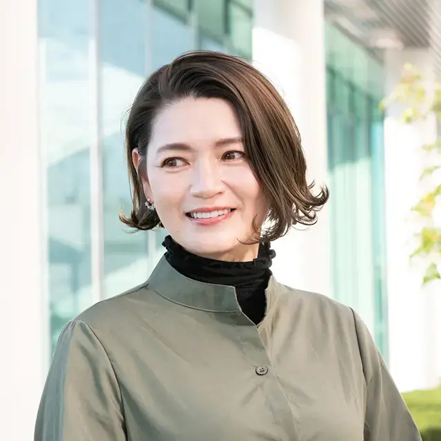 肌の透明感と明るさを際立たせる、大人の肌映えボブ【50代髪型・ヘアスタイル】