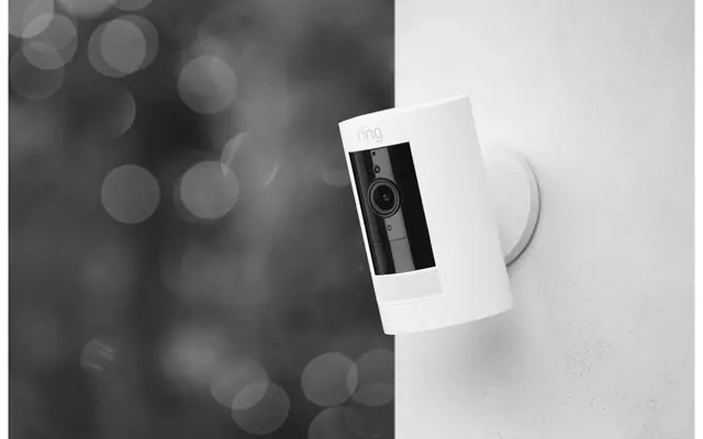 屋内外で使える充電式セキュリティカメラ『リング スティック アップ カム』