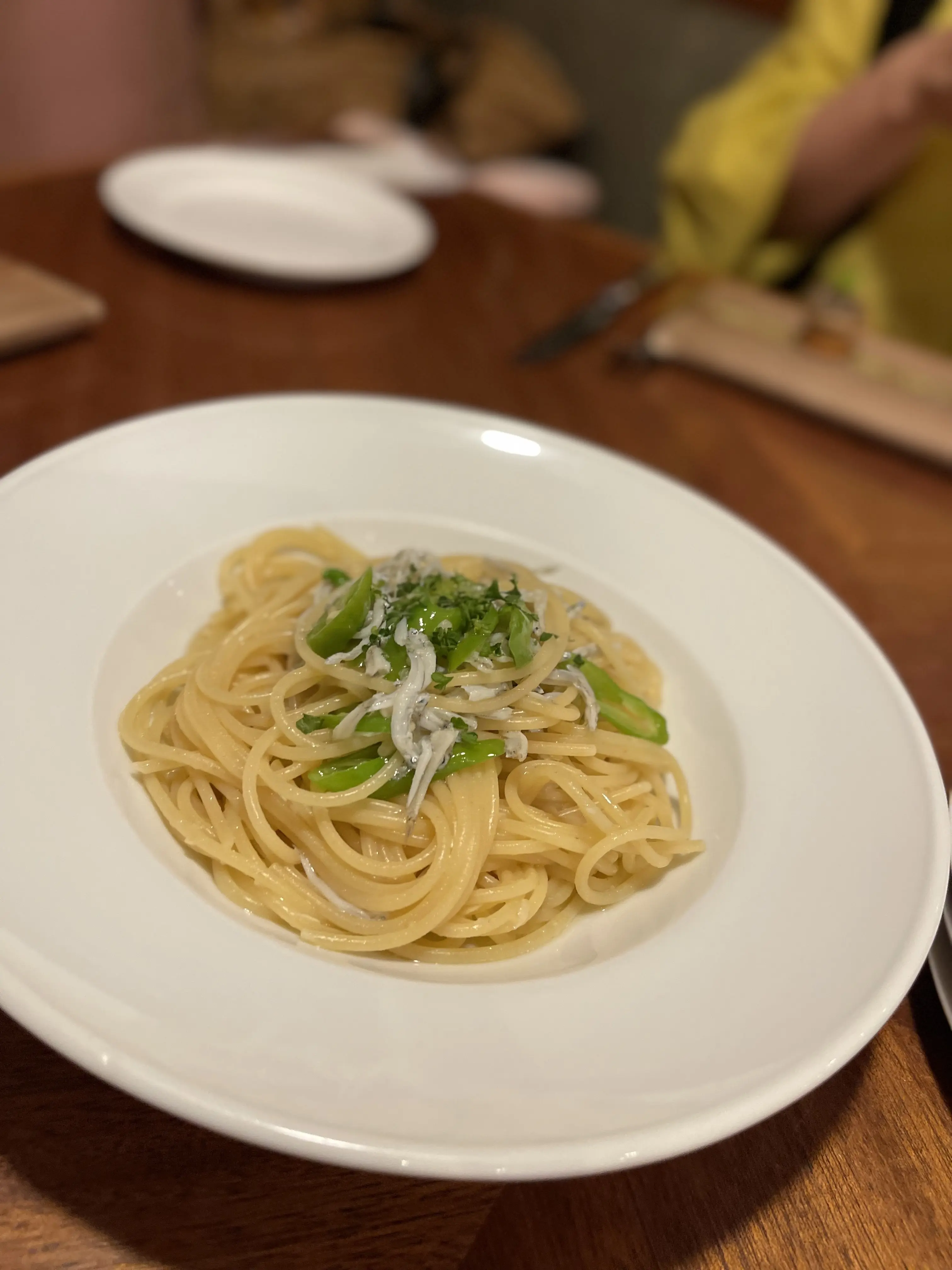 初秋のホワイトパンツコーデで表参道ランチ_1_6-2