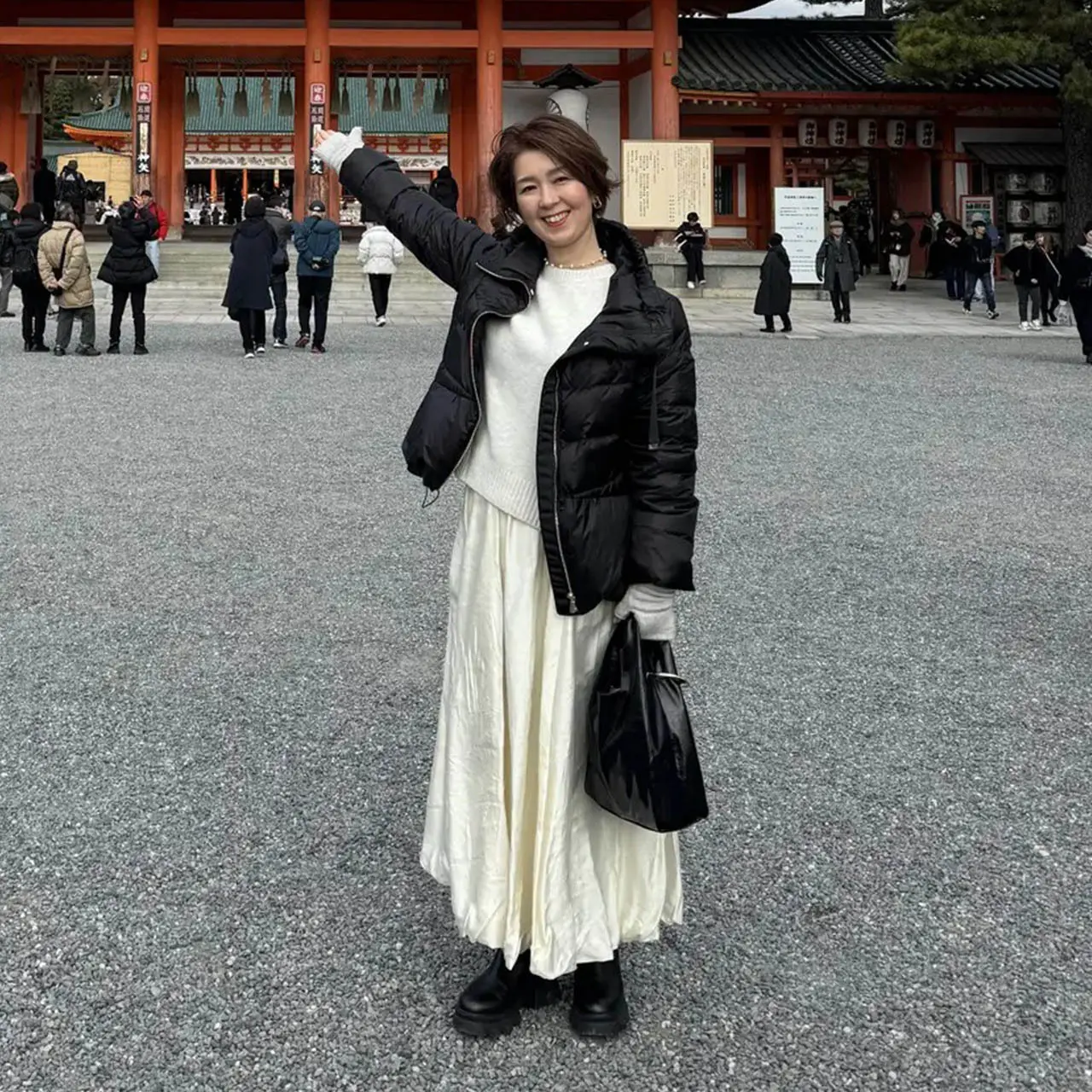 根本有加里さん　大人のお出かけに◎重見えしない黒ダウン