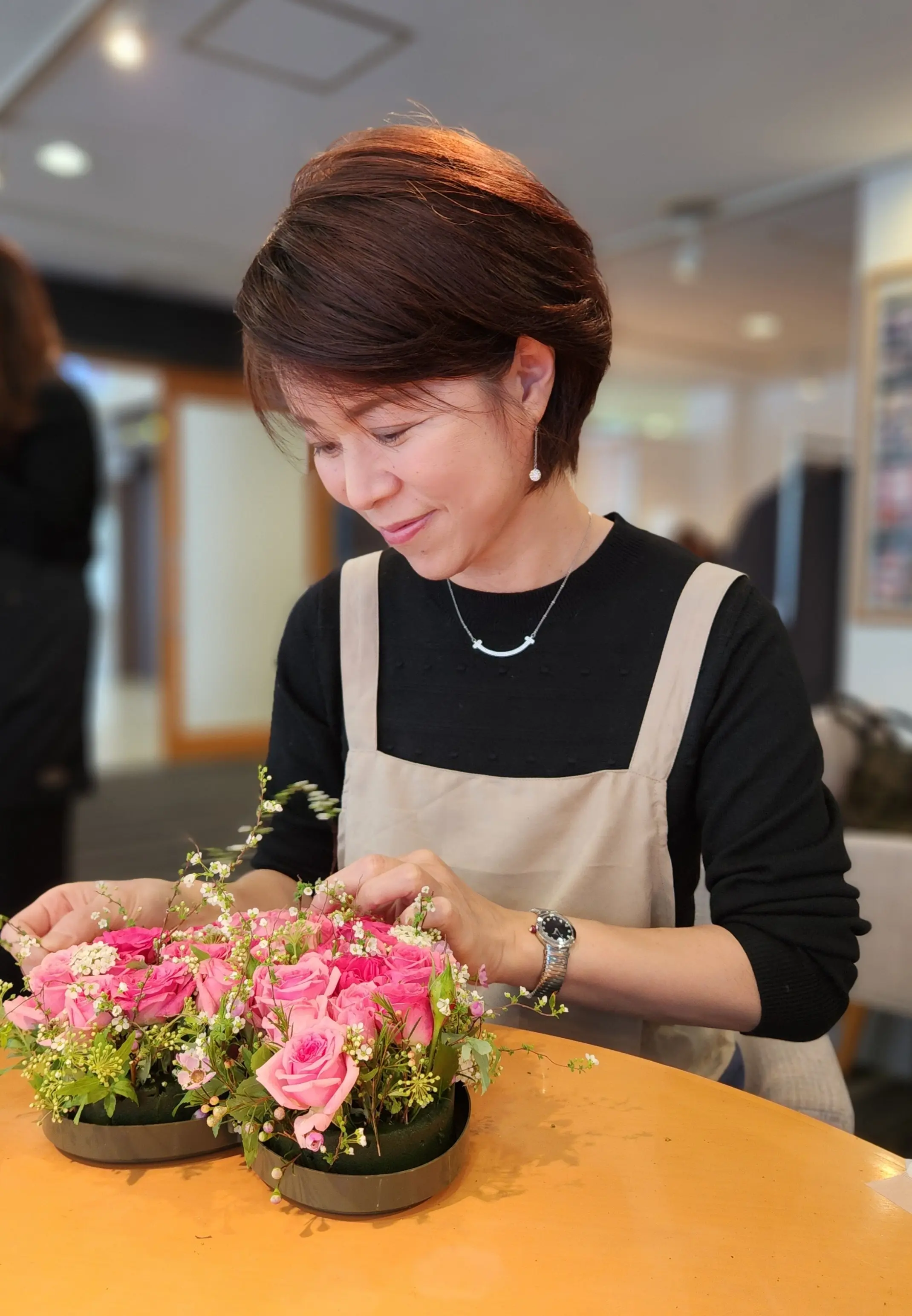 バレンタインはハート型の手作りフラワーアレンジメントで🌹 | チームJ