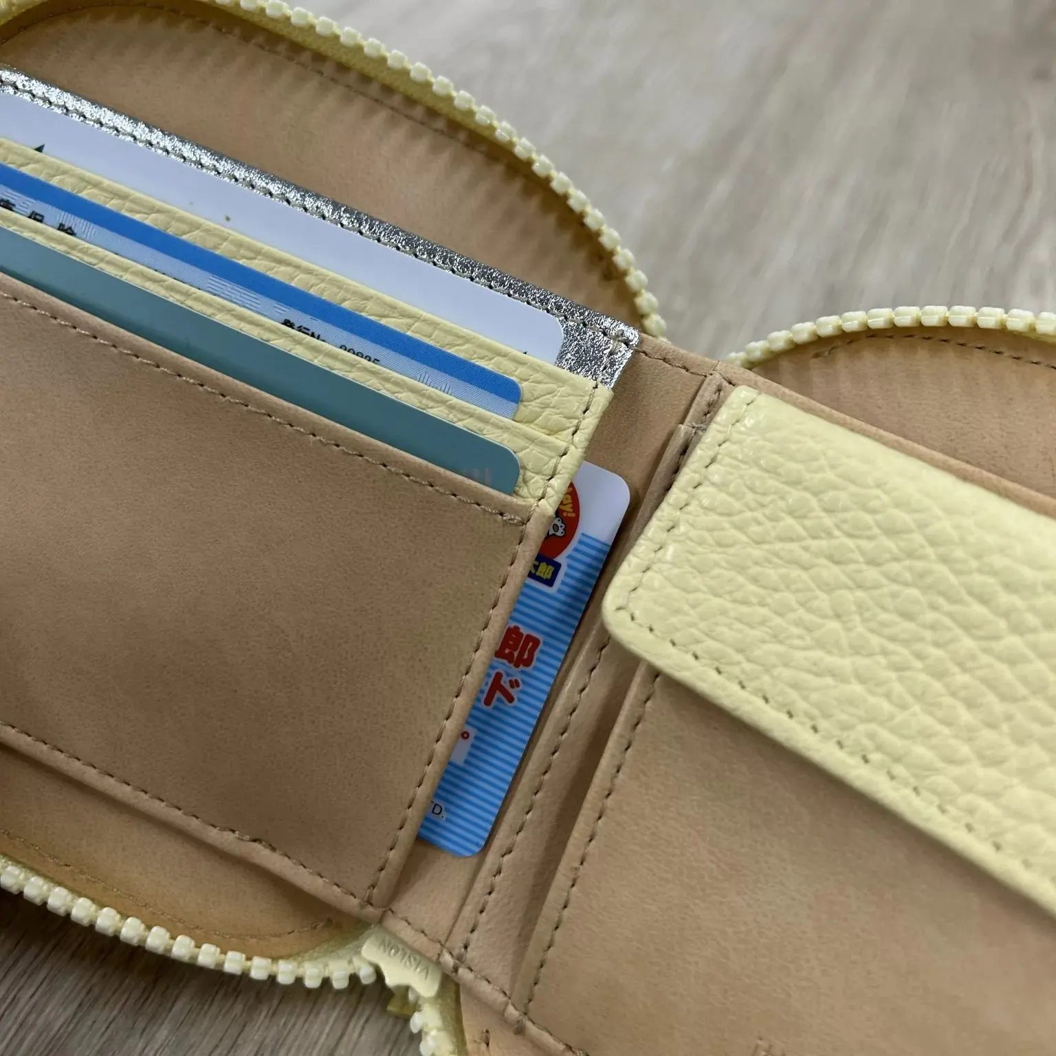 【50代 ファッション小物】一点一点、誠意を込めて。イタリアンレザーを使った富岡財布の魅力「itten-itten×eclat・ラウンドミニウォレット」_1_3