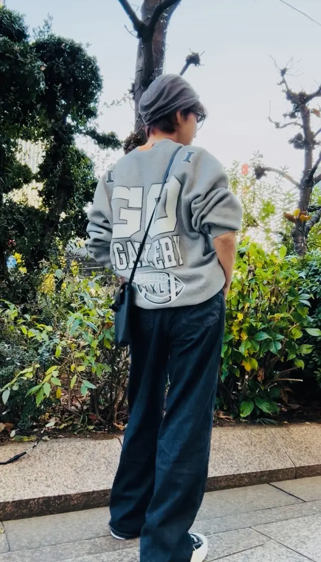 大人のおしゃれにひとさじインパクトを加えたメガネコーデ_1_7