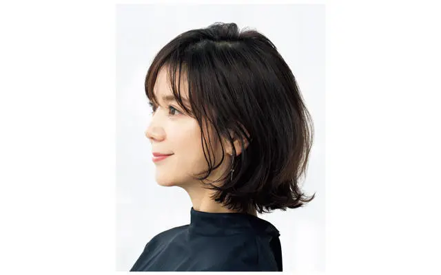 横から見たレイヤーボブヘアスタイル