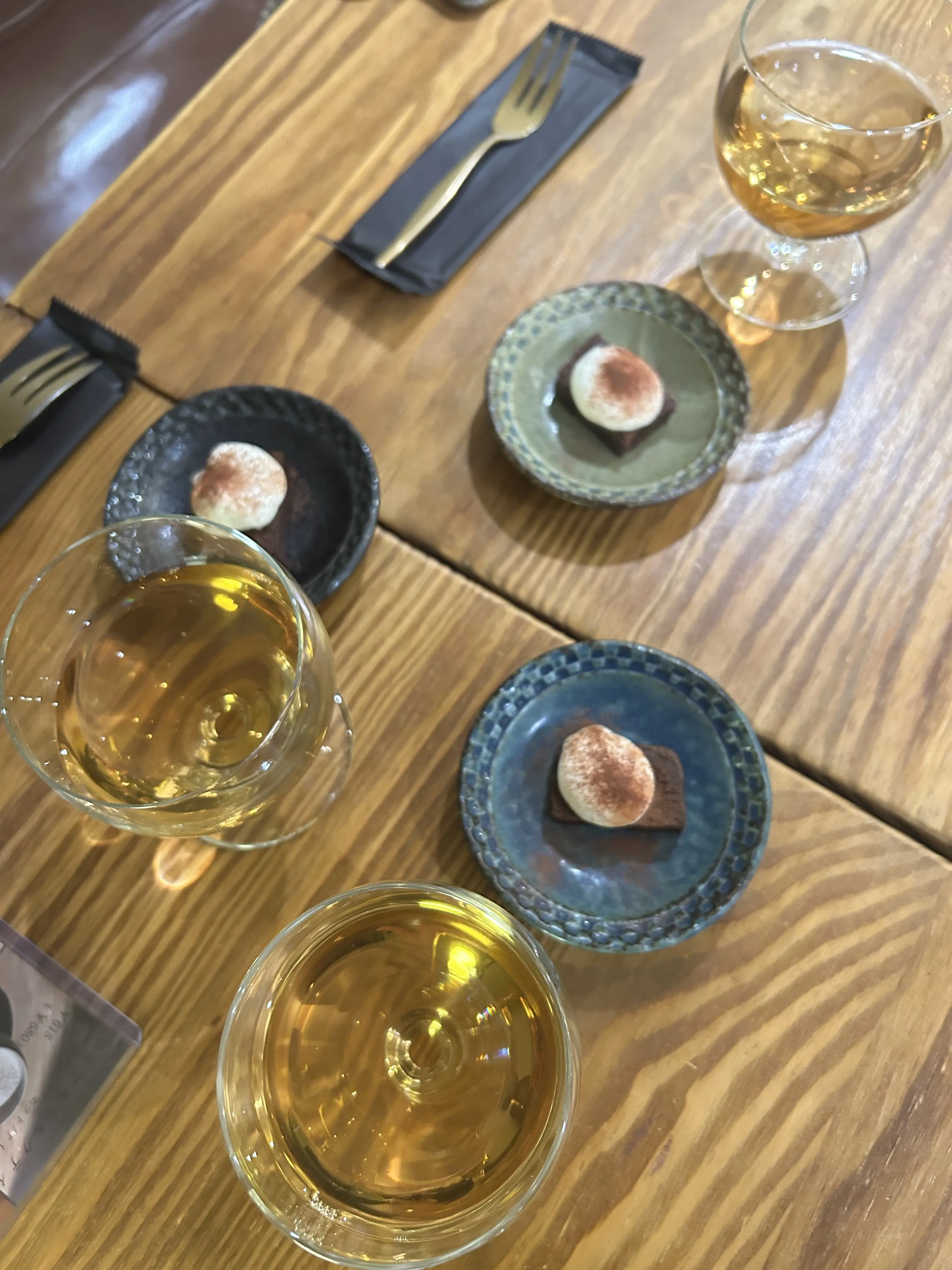 予約の出来ないもつ焼きの店。ファッションも飲みっぷりも男前な日。_1_4