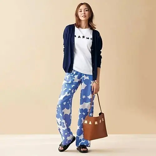 【50代 Tシャツ】気温30度 大人に似合う「上質Tシャツ」おすすめコーデ20選_1_11