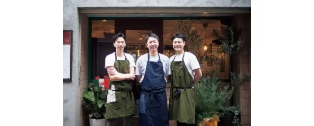 （左から）鈴木シェフ、鹿島佑太さん、富松さん