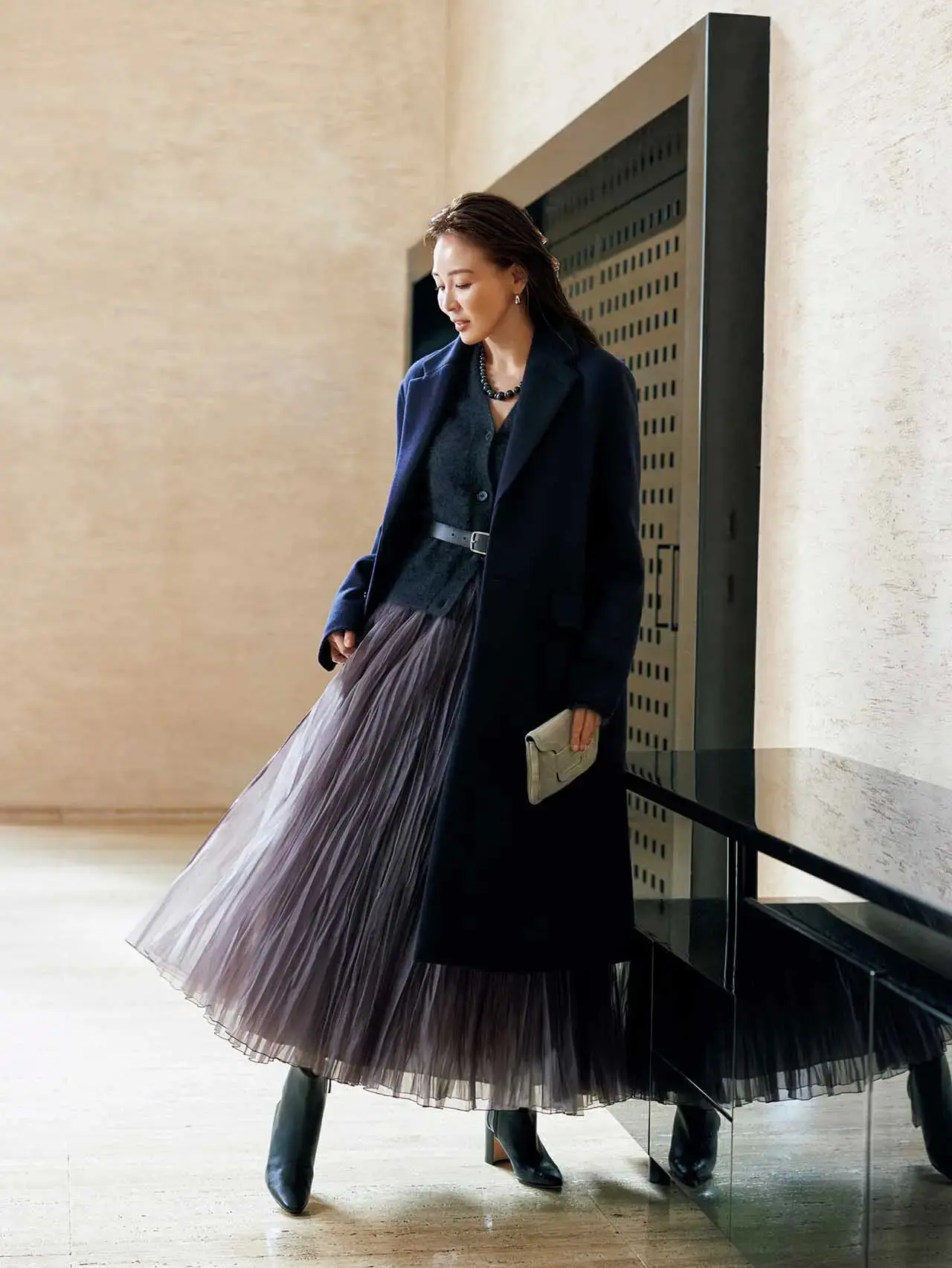 シアーオーガンジーが奏でるドラマティックなシルエット。心をとらえて離さない、美しい余韻