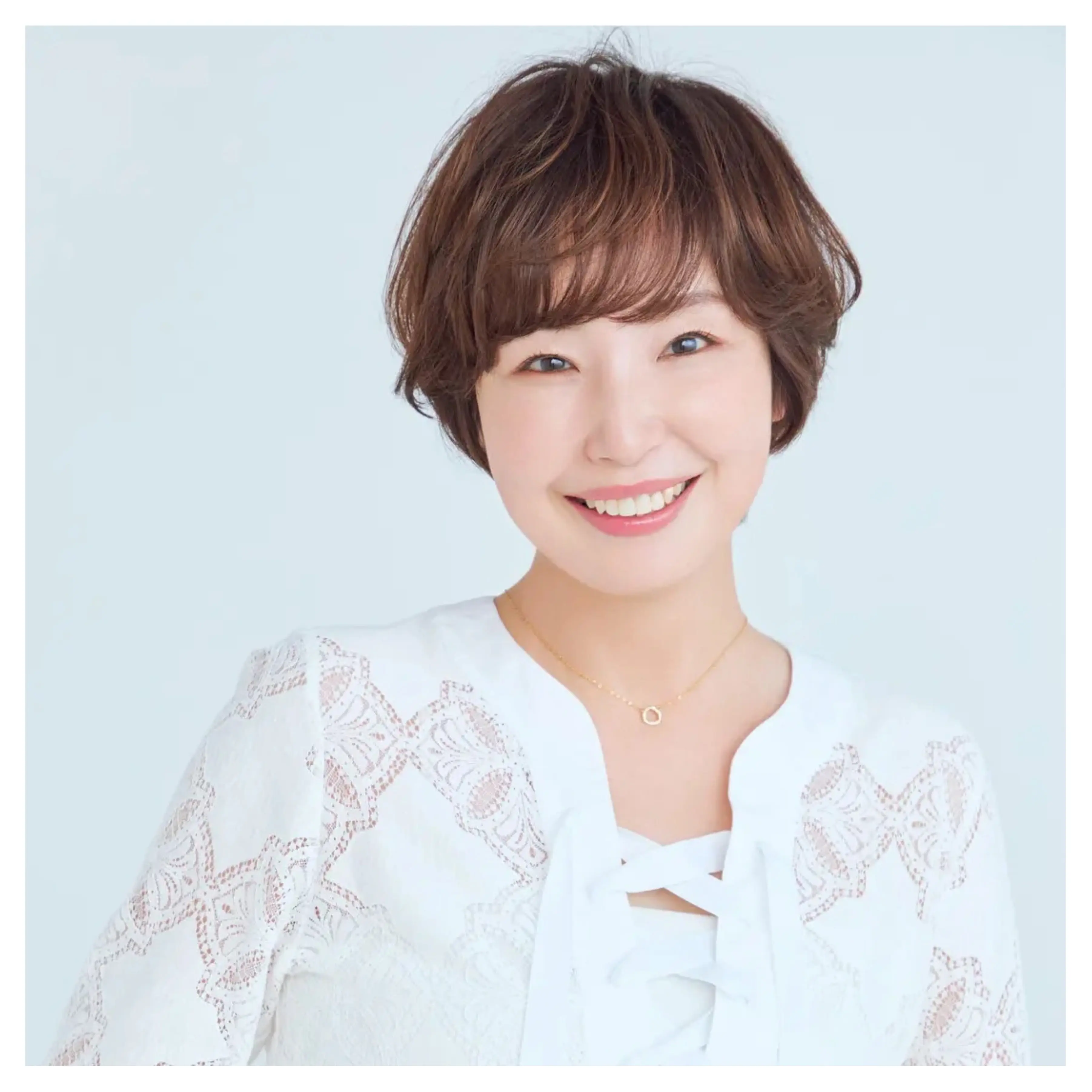 クセを生かした丸みショートヘアで若々しく_1_5