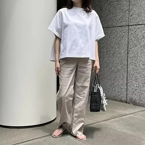 【50代 Tシャツ】気温30度 大人に似合う「上質Tシャツ」おすすめコーデ20選_1_2