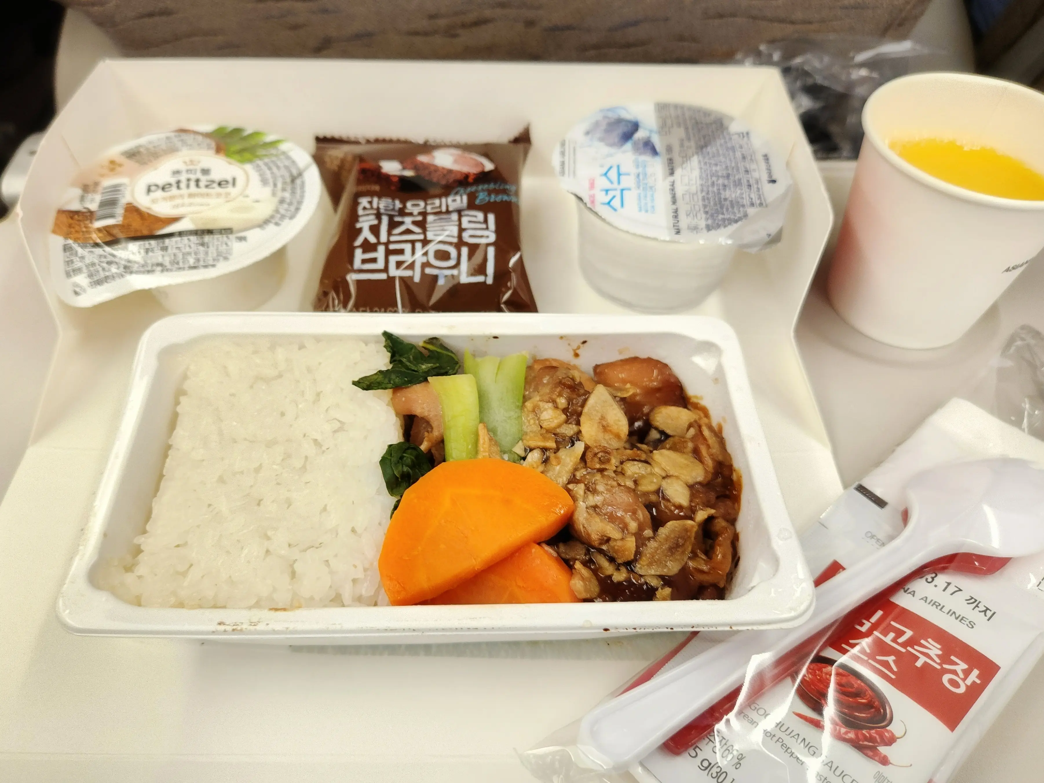 アシアナ航空の機内食、なかなか美味しかったです。