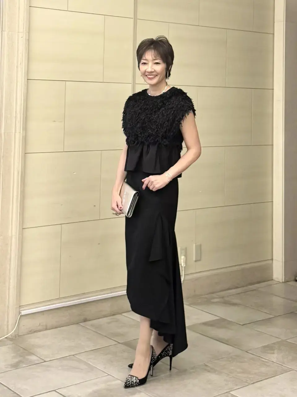 ソワレ・ド・エクラ　細谷さん　黒スカートコーデ