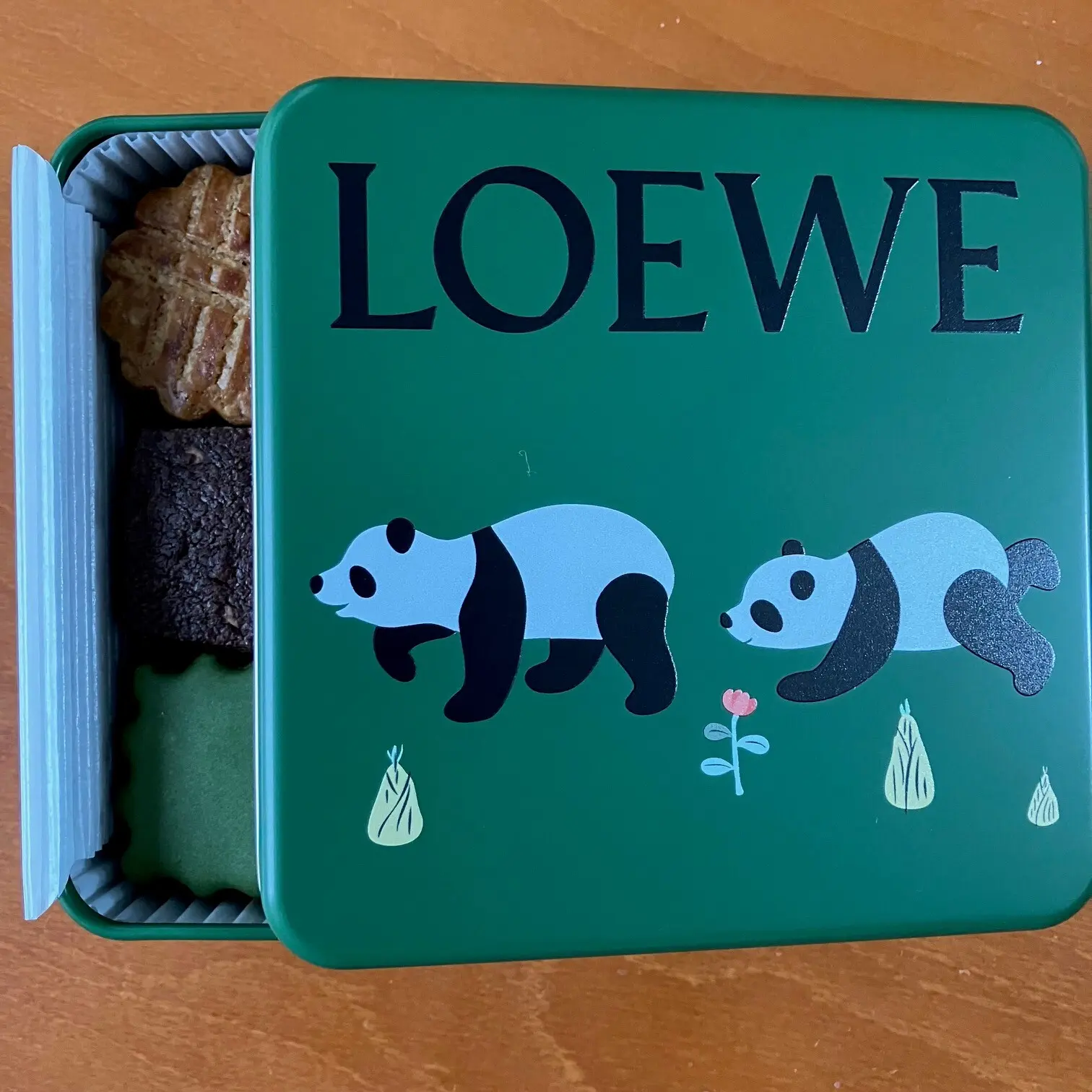 ロエベ LOEWE クッキー缶 クマ-