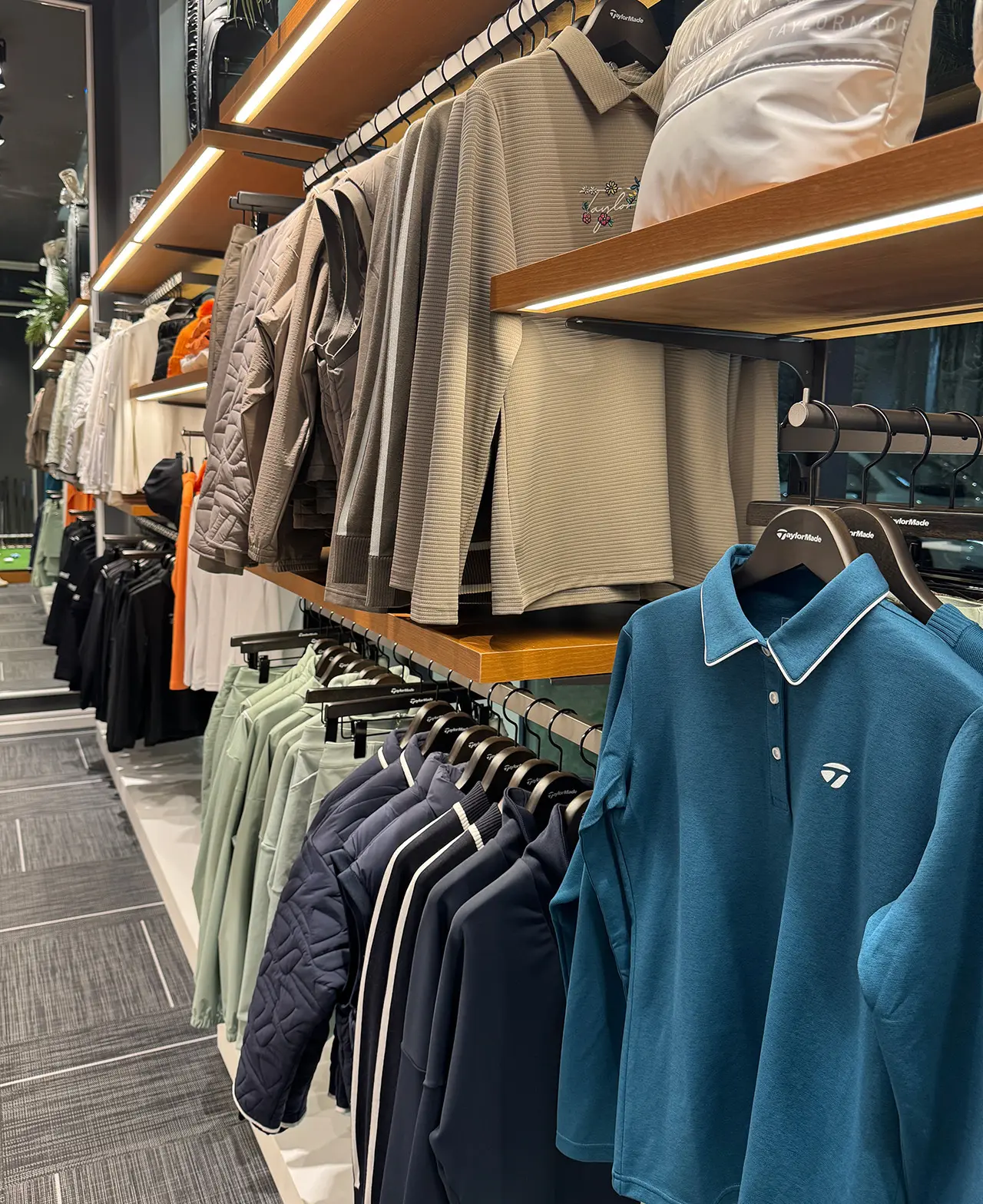 テーラーメイド フィッティング ラボ トウキョウ 内観　レディースウェア