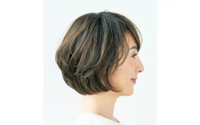 深め前髪で気になる生えぎわ、ふんわり感スタイルでトップも気にならない