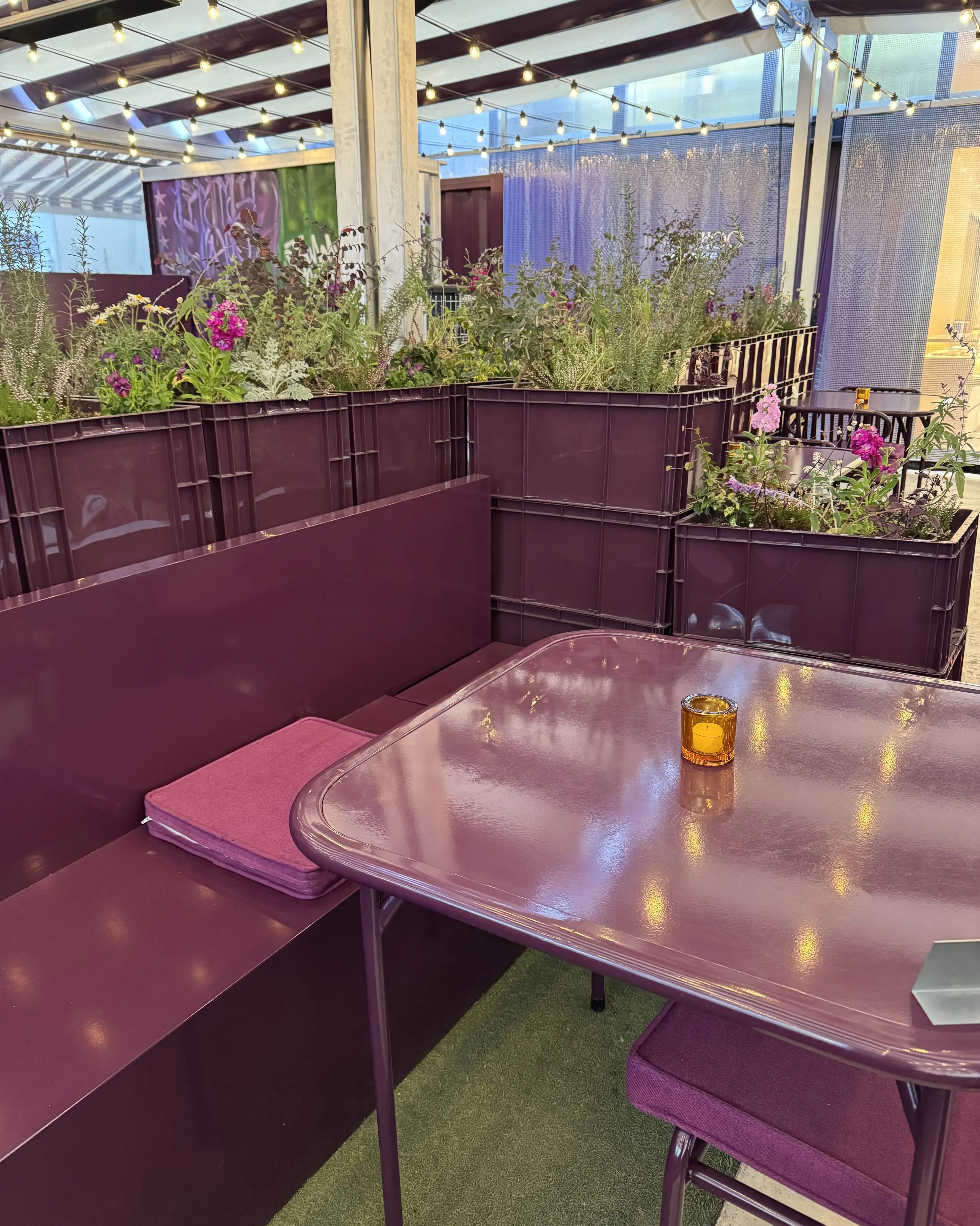 40代【無印良品】頼れる定番「黒ニット」でつくる、銀座カフェにも映える華やかパンツコーデ_1_1-1