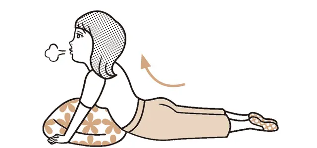 両肘を伸ばして、背骨のひとつひとつを意識しながら腰を少しずつ反らしていく。