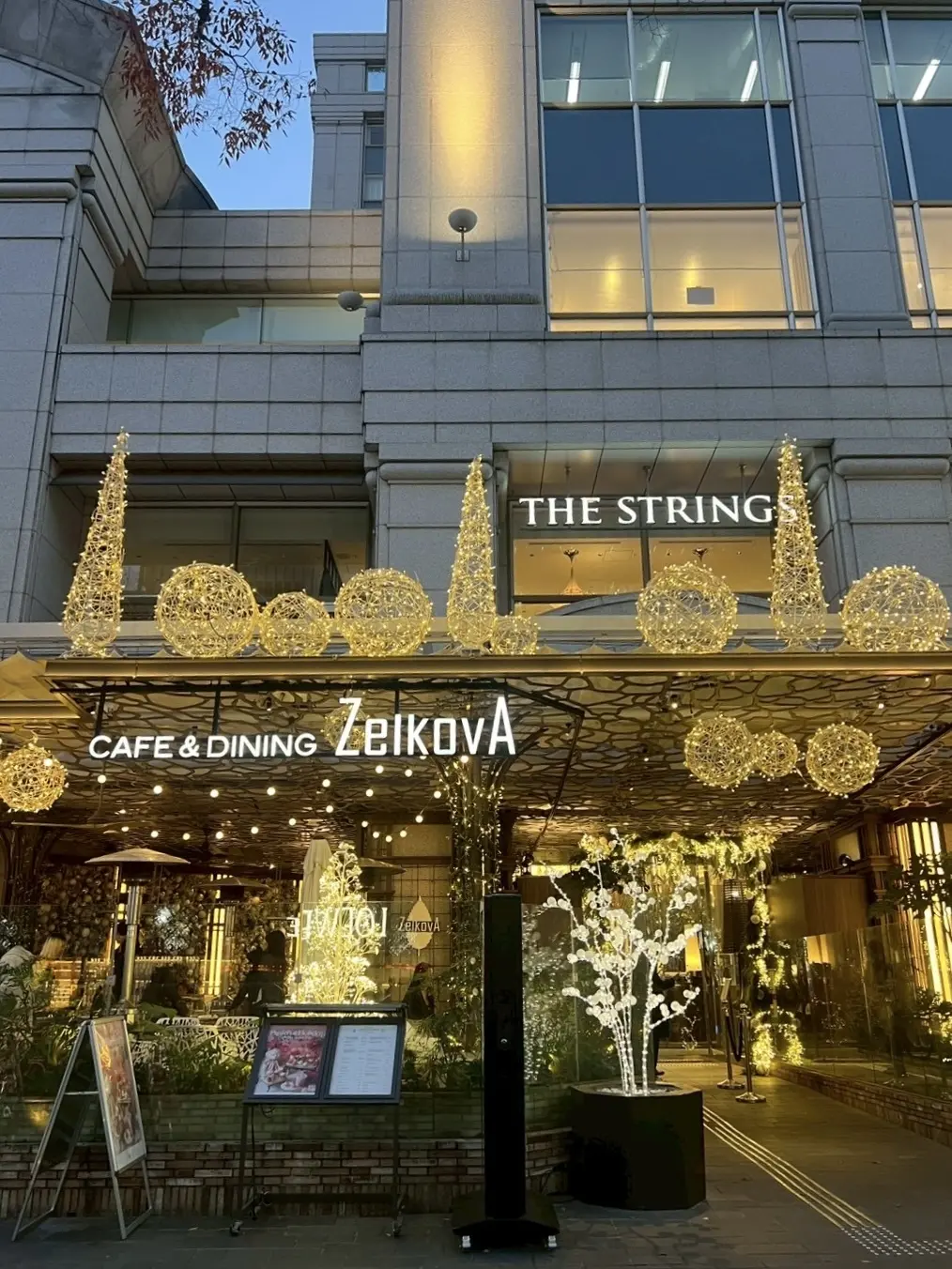 黒×刺繍ブラウスで éclat主催のパーティ「ソワレ・ドゥ・エクラ」へ_1_3-1